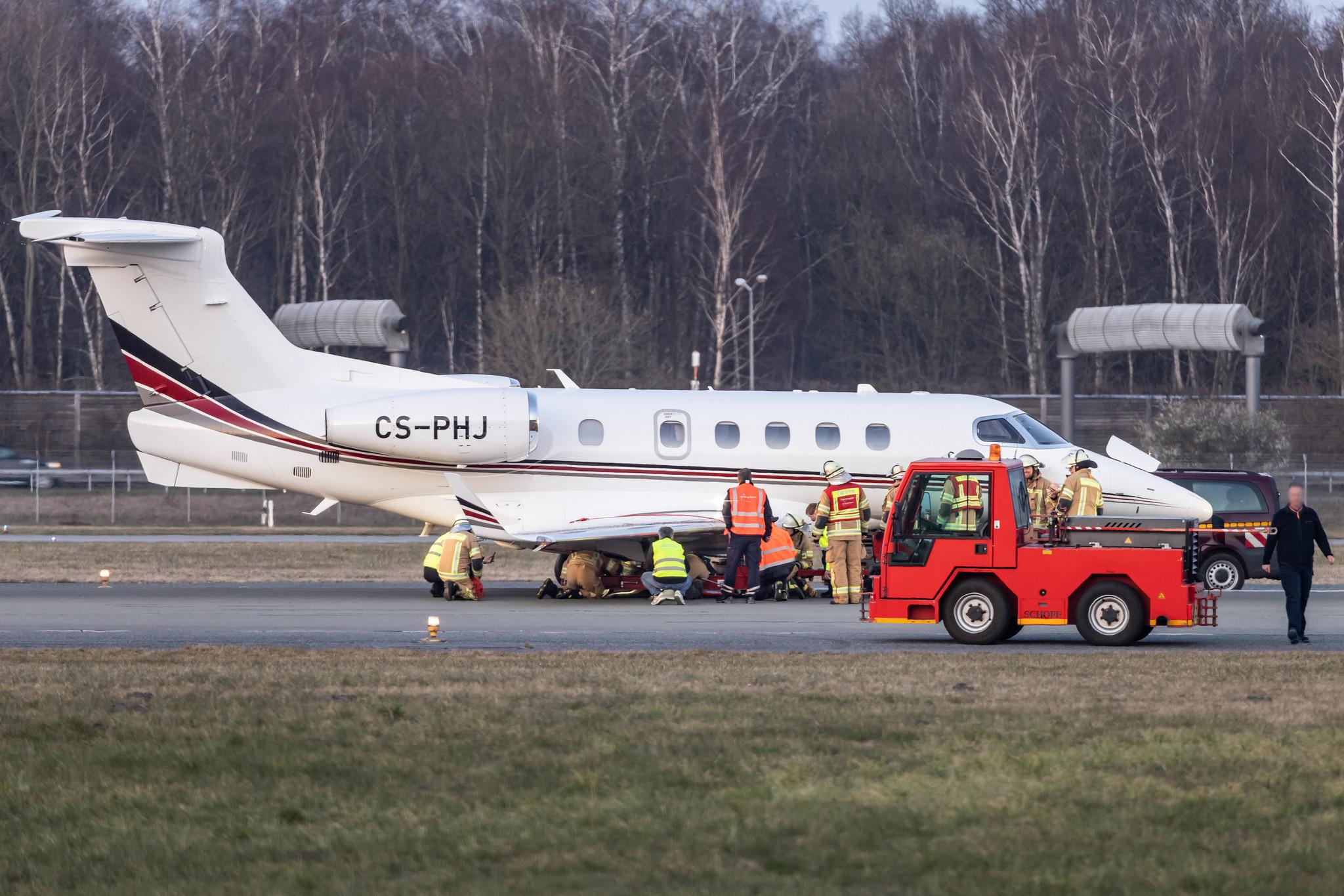 Hamburg Airport: NetJets Europe (/ NJE) |  Embraer Phenom 300 E55P | CS-PHJ | MSN 50500336