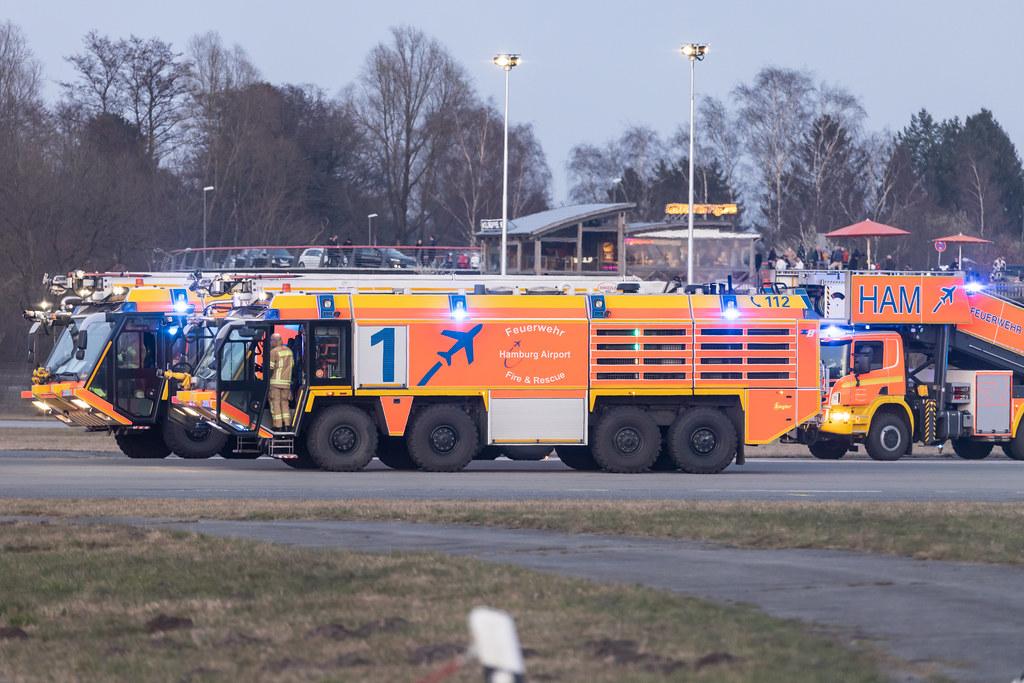 Hamburg Airport: Die Hamburger Flughafenfeuerwehr bei der Arbeit.