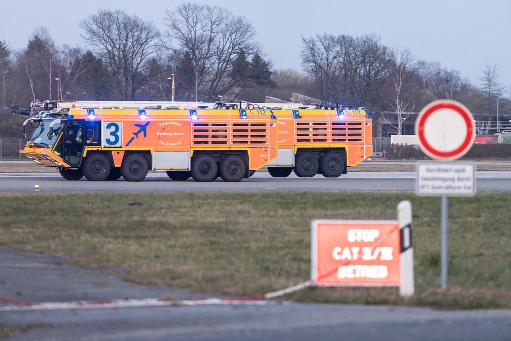 Hamburg Airport: Die Hamburger Flughafenfeuerwehr bei der Arbeit.