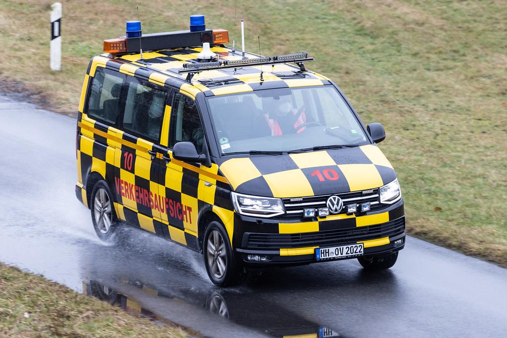 Hamburg Airport: Verkehrsaufsicht 10 / Follow Me