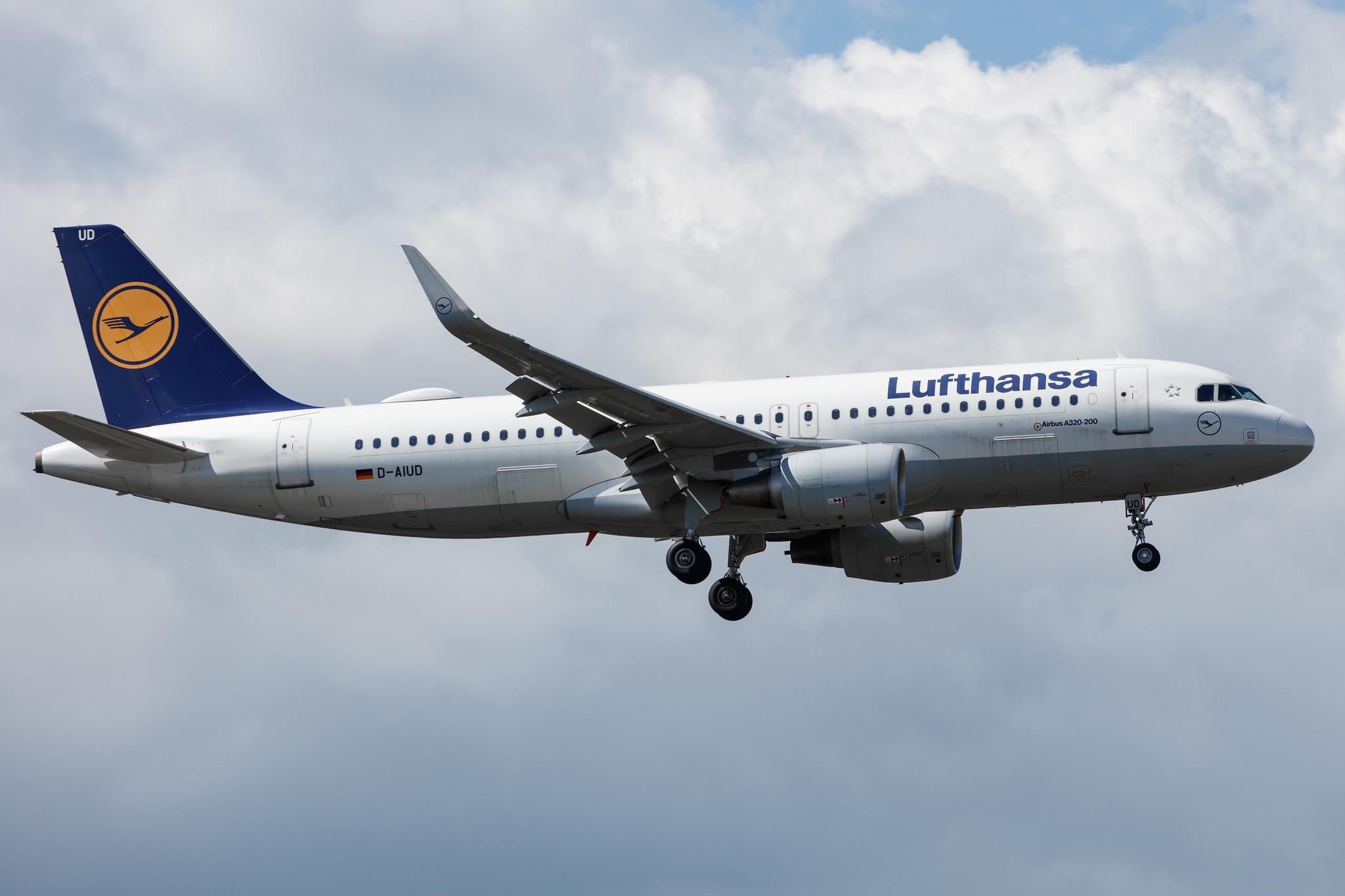 Frankfurt Airport: Lufthansa (LH / DLH) |  Airbus A320-214 A320 | D-AIUD | MSN 6033
