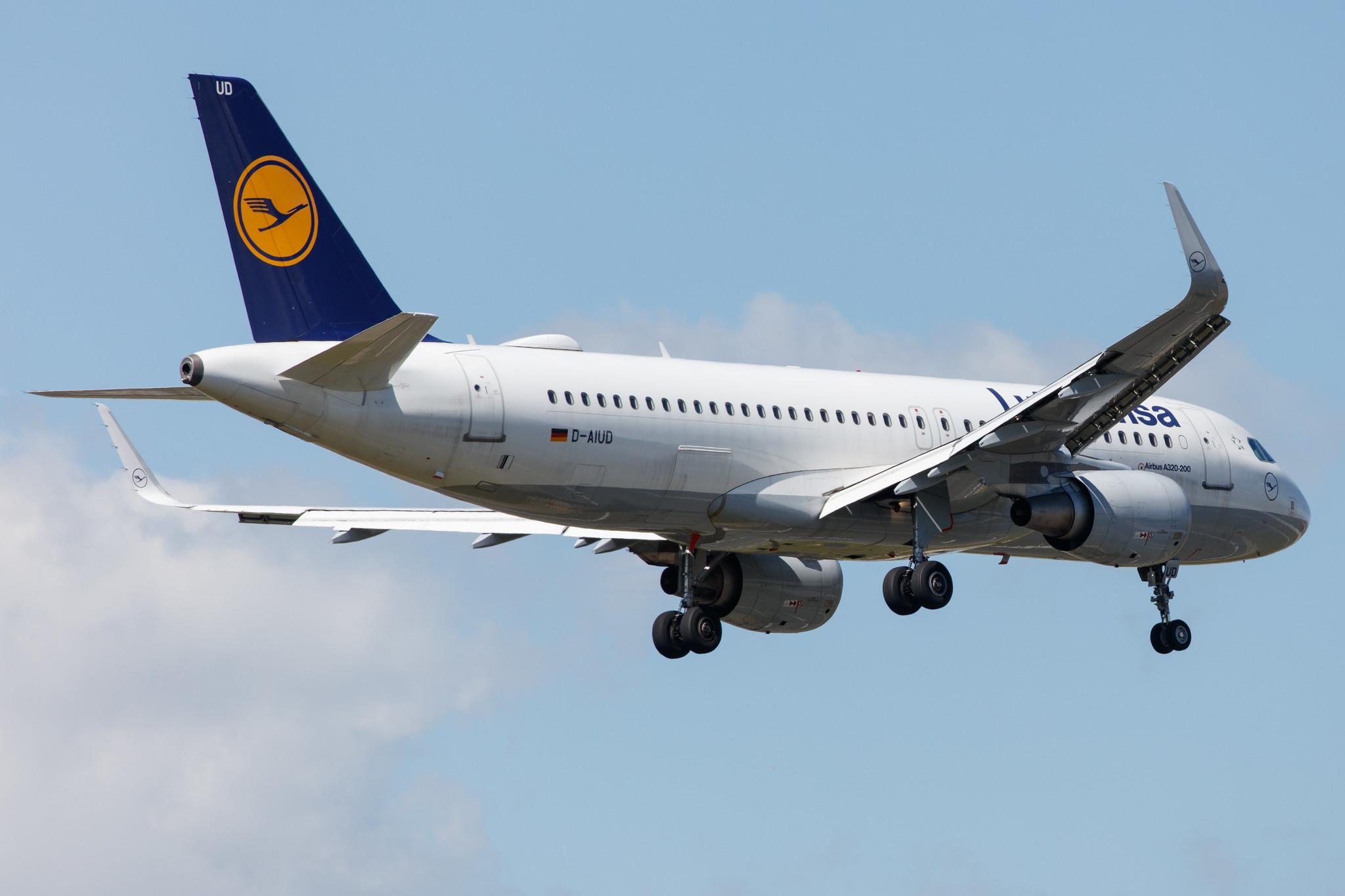 Frankfurt Airport: Lufthansa (LH / DLH) |  Airbus A320-214 A320 | D-AIUD | MSN 6033