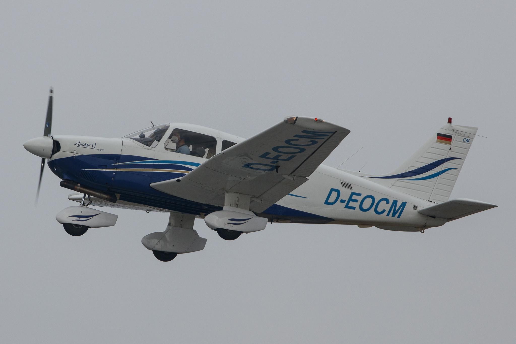 Hamburg Finkenwerder: Private owner |  Piper PA-28-181 Archer II P28A | D-EOCM | MSN 2890118