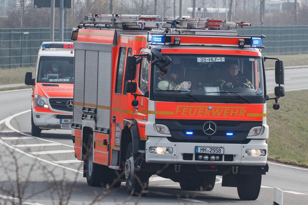 Hamburg Finkenwerder: Feuerwehr / Löschfahrzeug