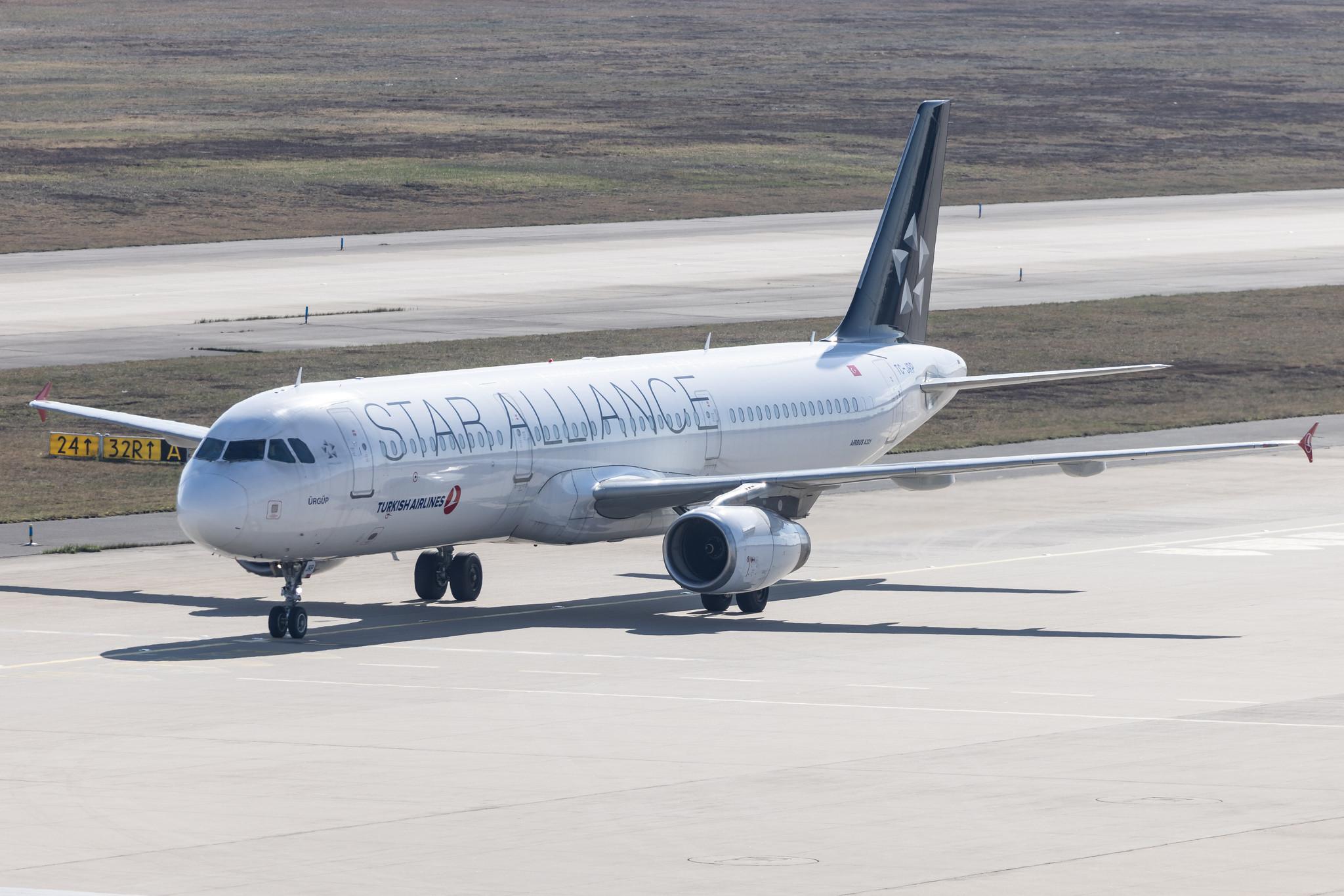Köln Bonn Airport: Turkish Airlines (TK / THY) |  Livery: Star Alliance Livery |  Airbus A321-231 A321 | TC-JRP | MSN 4698