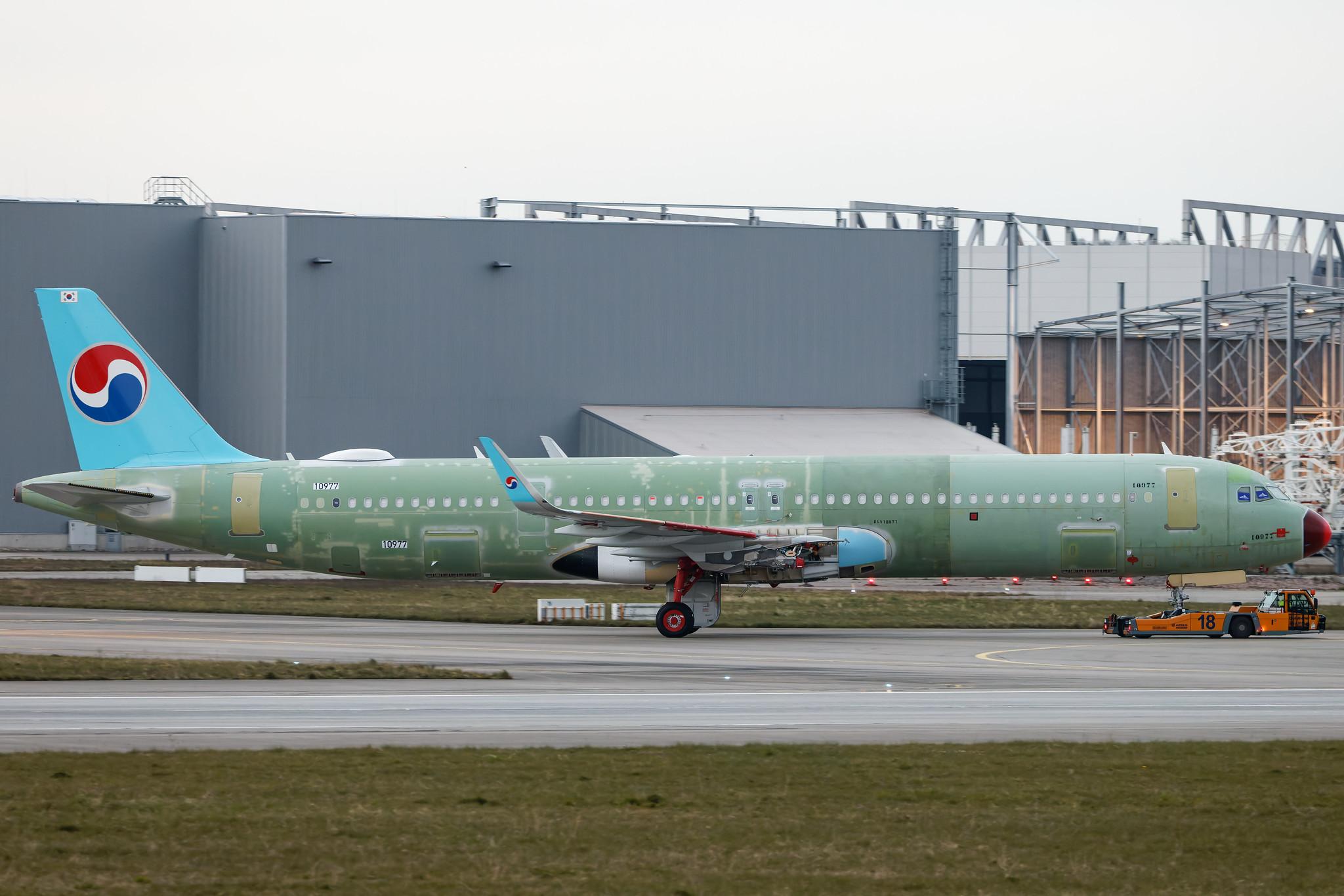 Hamburg Finkenwerder: Korean Air (KE / KAL) |  A321-272NX A21N | D- | MSN 10977