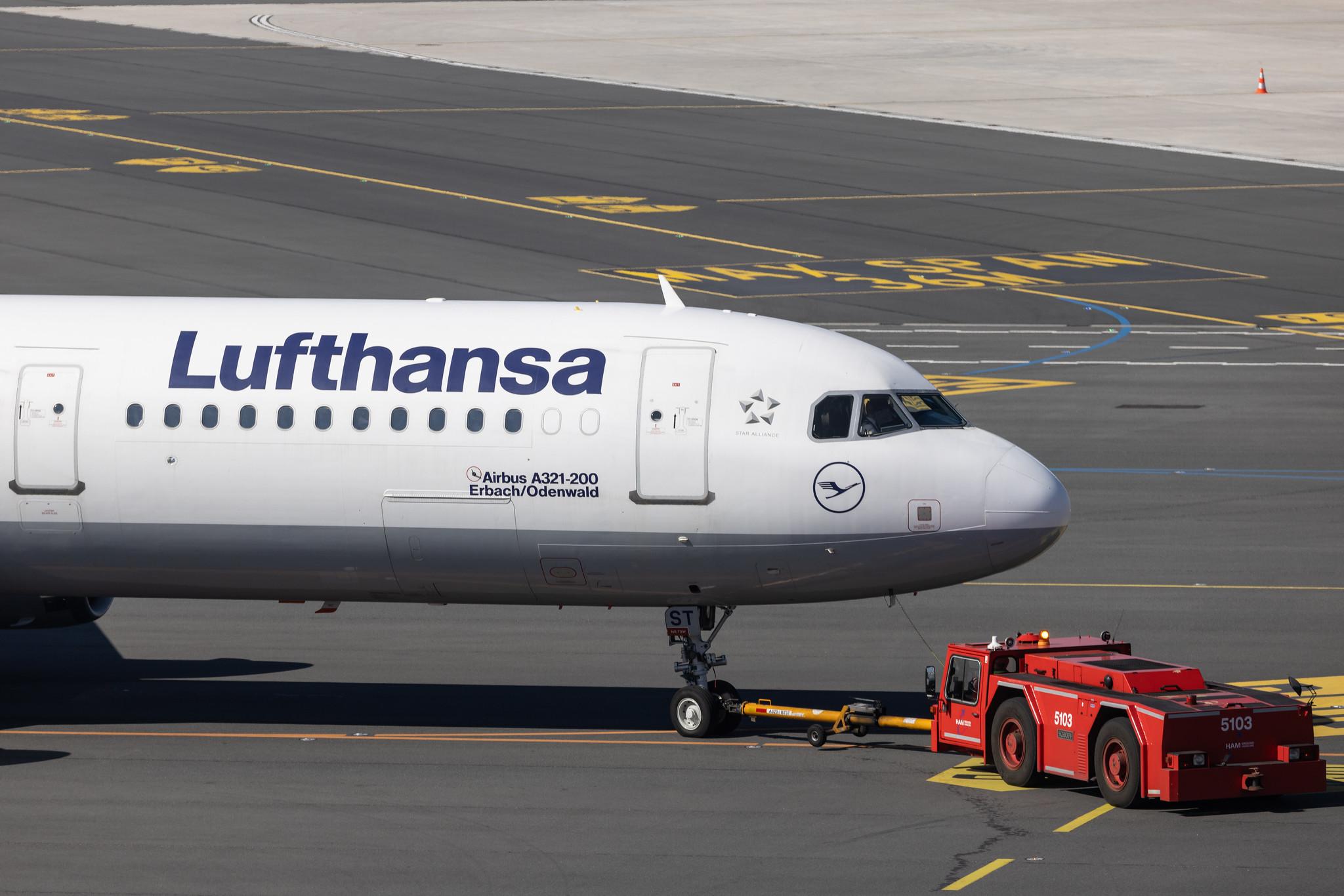 Hamburg Airport: Lufthansa (LH / DLH) |  Airbus A321-231 A321 | D-AIST | MSN 4005