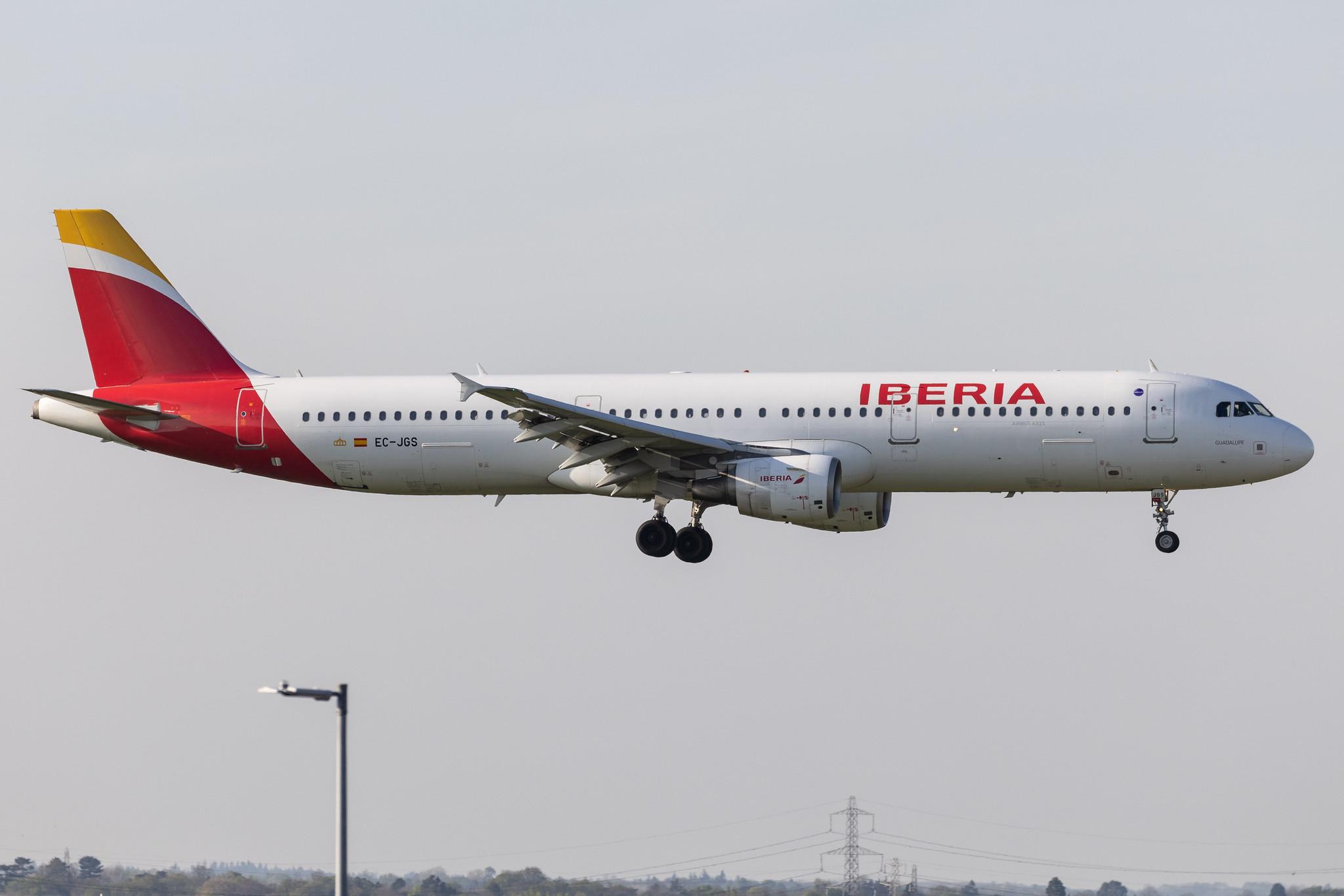 London Heathrow: Iberia (IB / IBE) |  Airbus A321-213 A321 | EC-JGS | MSN 2472