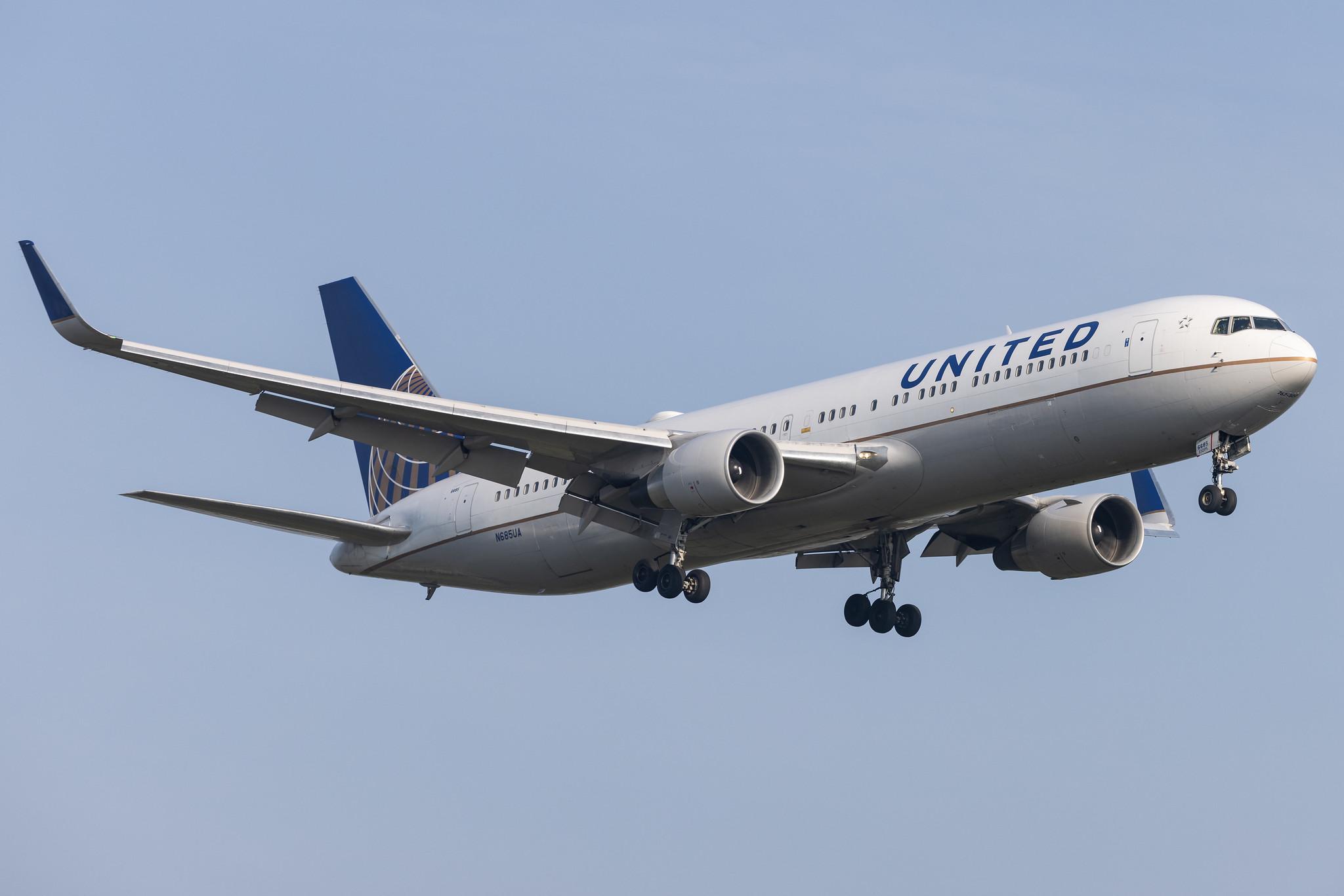 London Heathrow: United Airlines (UA / UAL) |  Boeing 767-3CB(ER) B763 | N685UA | MSN 33467