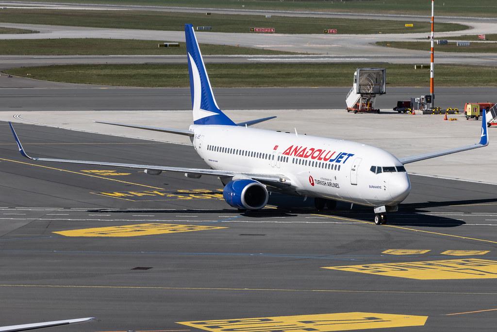 Hamburg Airport: AnadoluJet (TK / THY) | Operator: Turkish Airlines |  Boeing 737-8F2 B738 | TC-JHE | MSN 35744