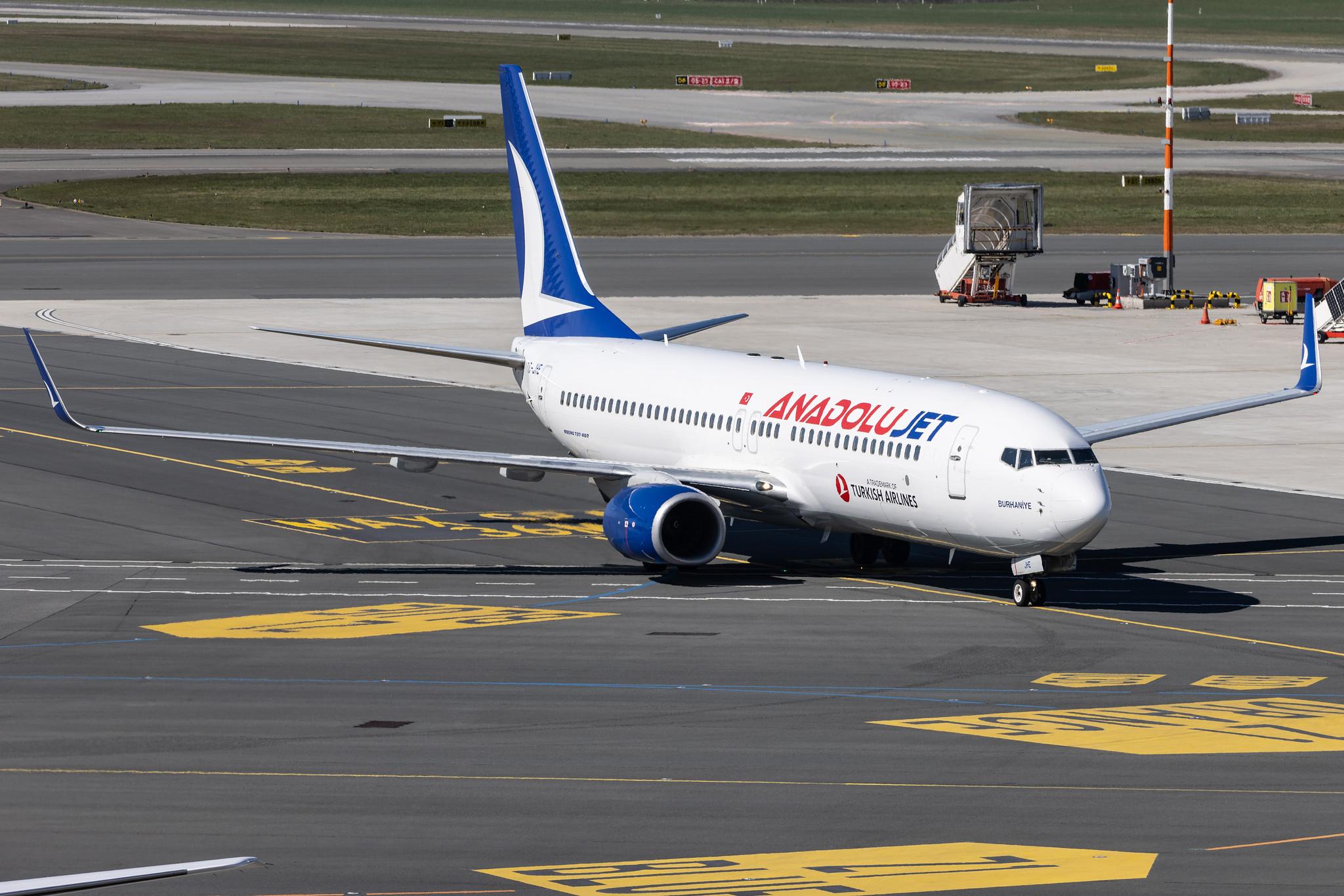 Hamburg Airport: AnadoluJet (TK / THY) | Operator: Turkish Airlines |  Boeing 737-8F2 B738 | TC-JHE | MSN 35744