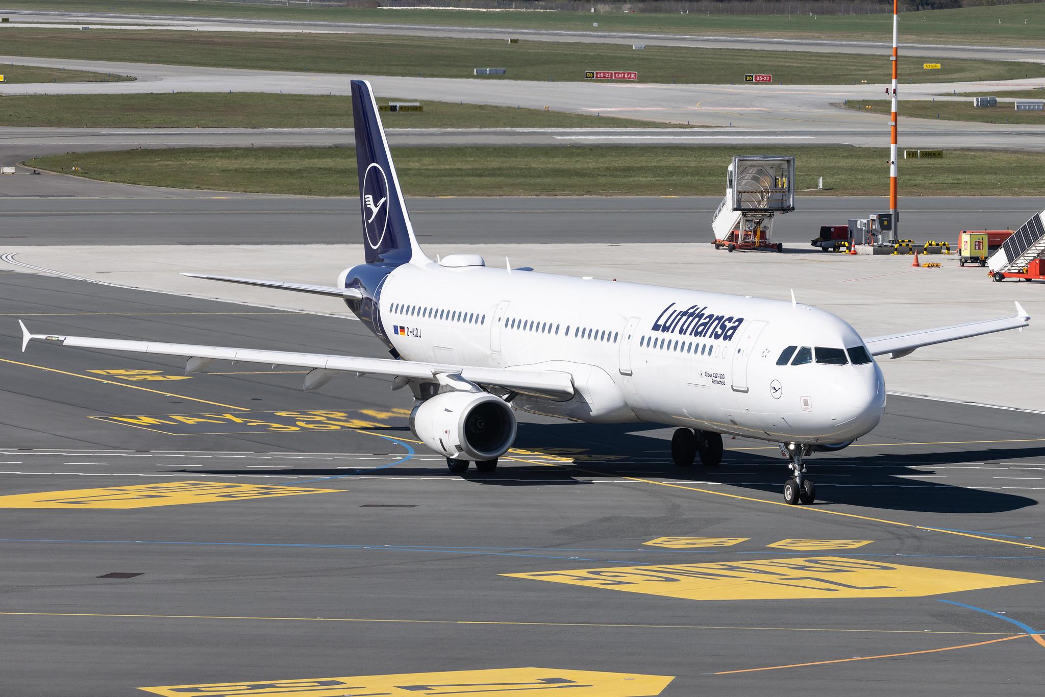 Hamburg Airport: Lufthansa (LH / DLH) |  Airbus A321-231 A321 | D-AIDJ | MSN 4792