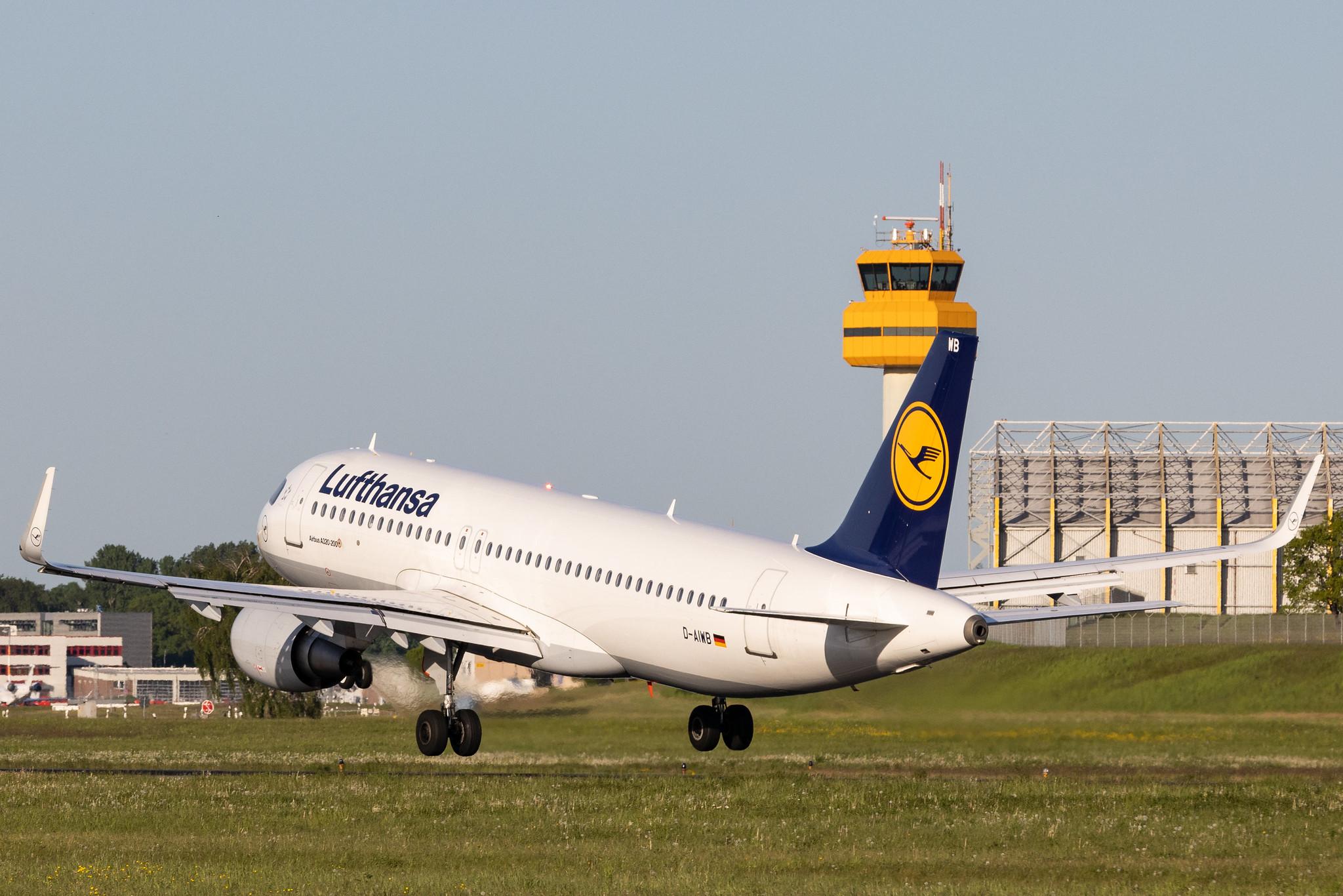 Hamburg Airport: Lufthansa (LH / DLH) |  Airbus A320-214 A320 | D-AIWB | MSN 7699