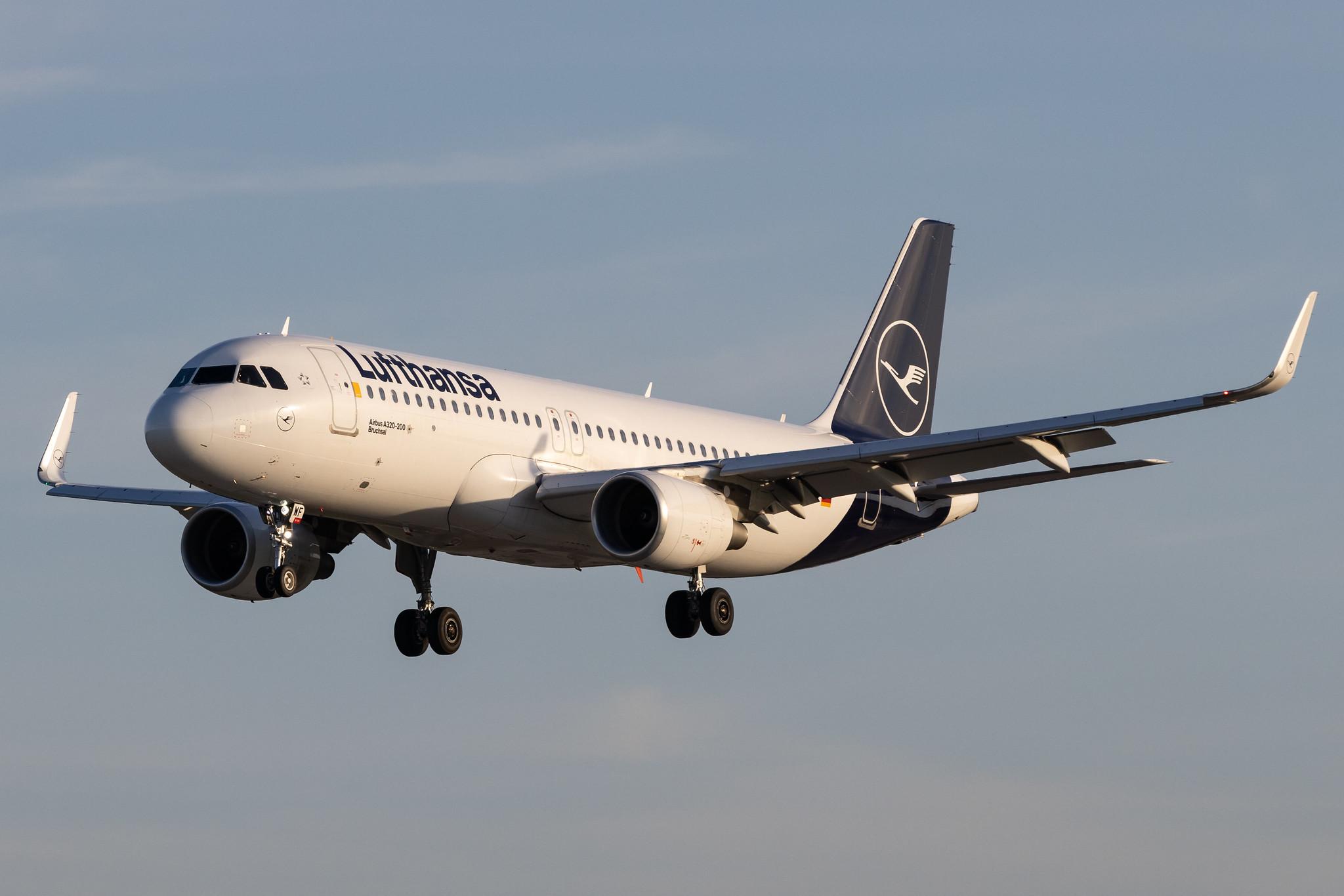 Hamburg Airport: Lufthansa (LH / DLH) |  Airbus A320-214 A320 | D-AIWF | MSN 8853