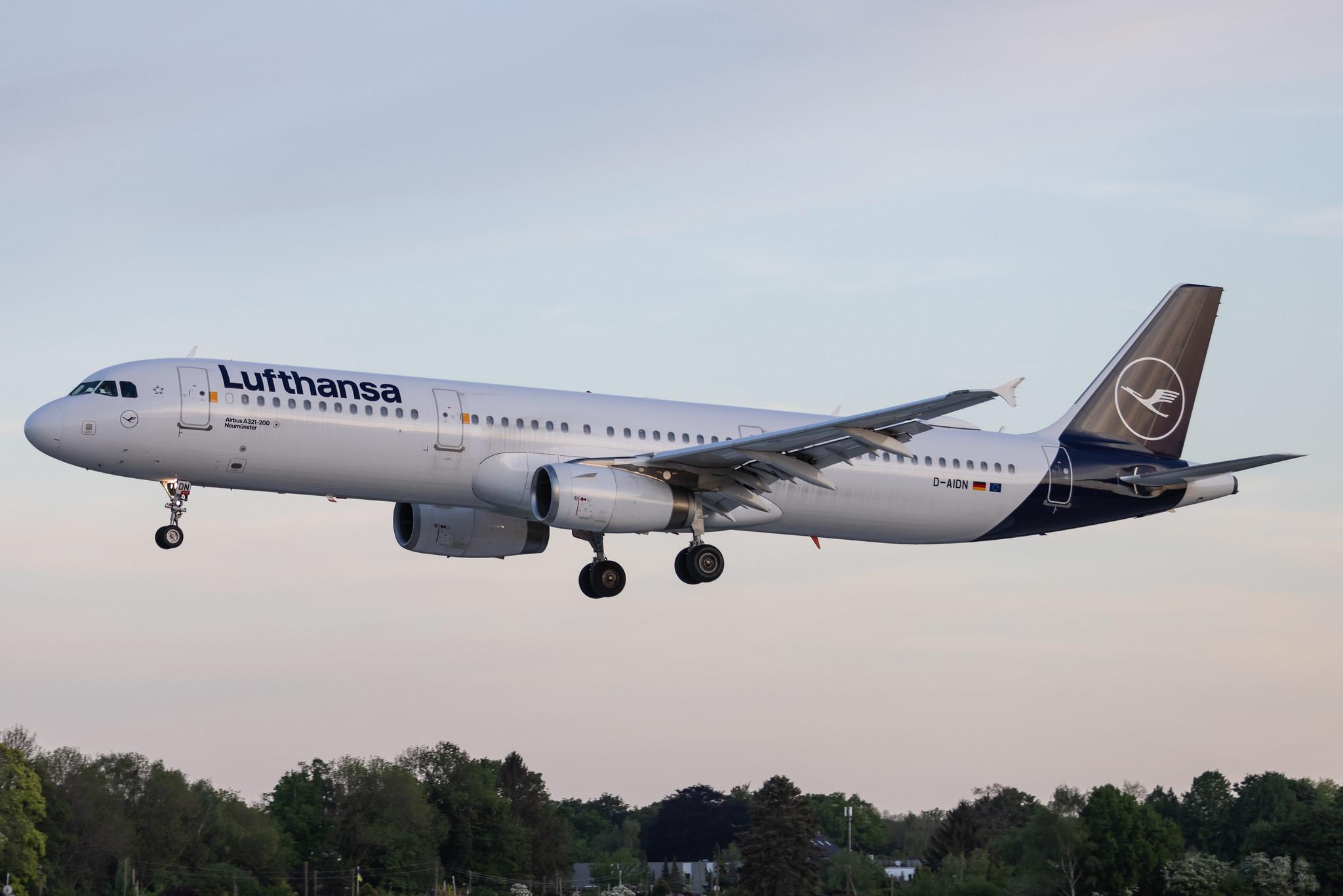 Hamburg Airport: Lufthansa (LH / DLH) |  Airbus A321-231 A321 | D-AIDN | MSN 4976