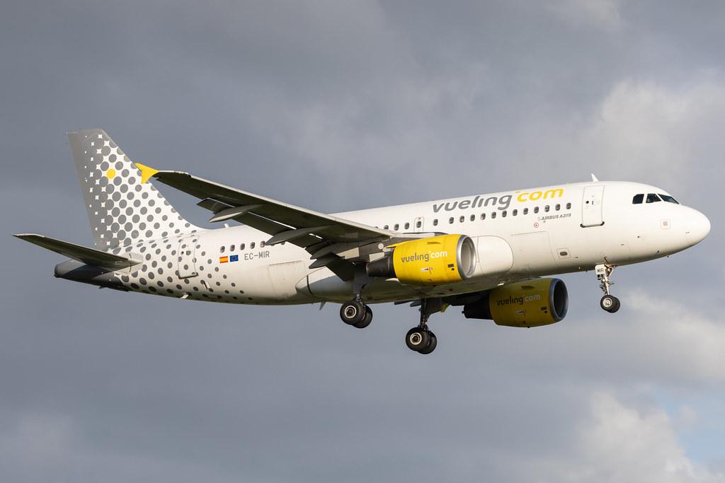 Hamburg Airport: Vueling (VY / VLG) |  Airbus A319-112 A319 | EC-MIR | MSN 03377