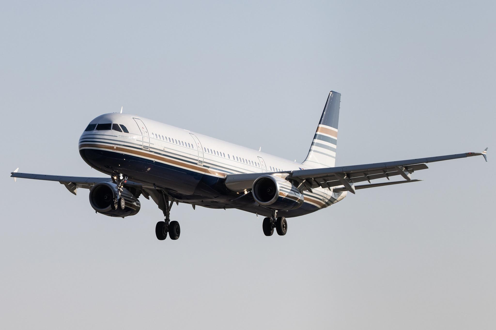 Hamburg Airport: Privilege Style (P6 / PVG) |  Airbus A321-231 A321 | EC-NLJ | MSN 03636