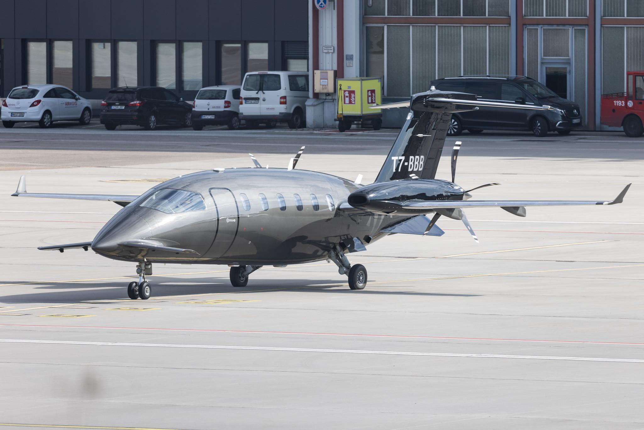 Hamburg Airport: Private Owner |  Piaggio P180 Avanti EVO P180 | T7-BBB | MSN 3007
