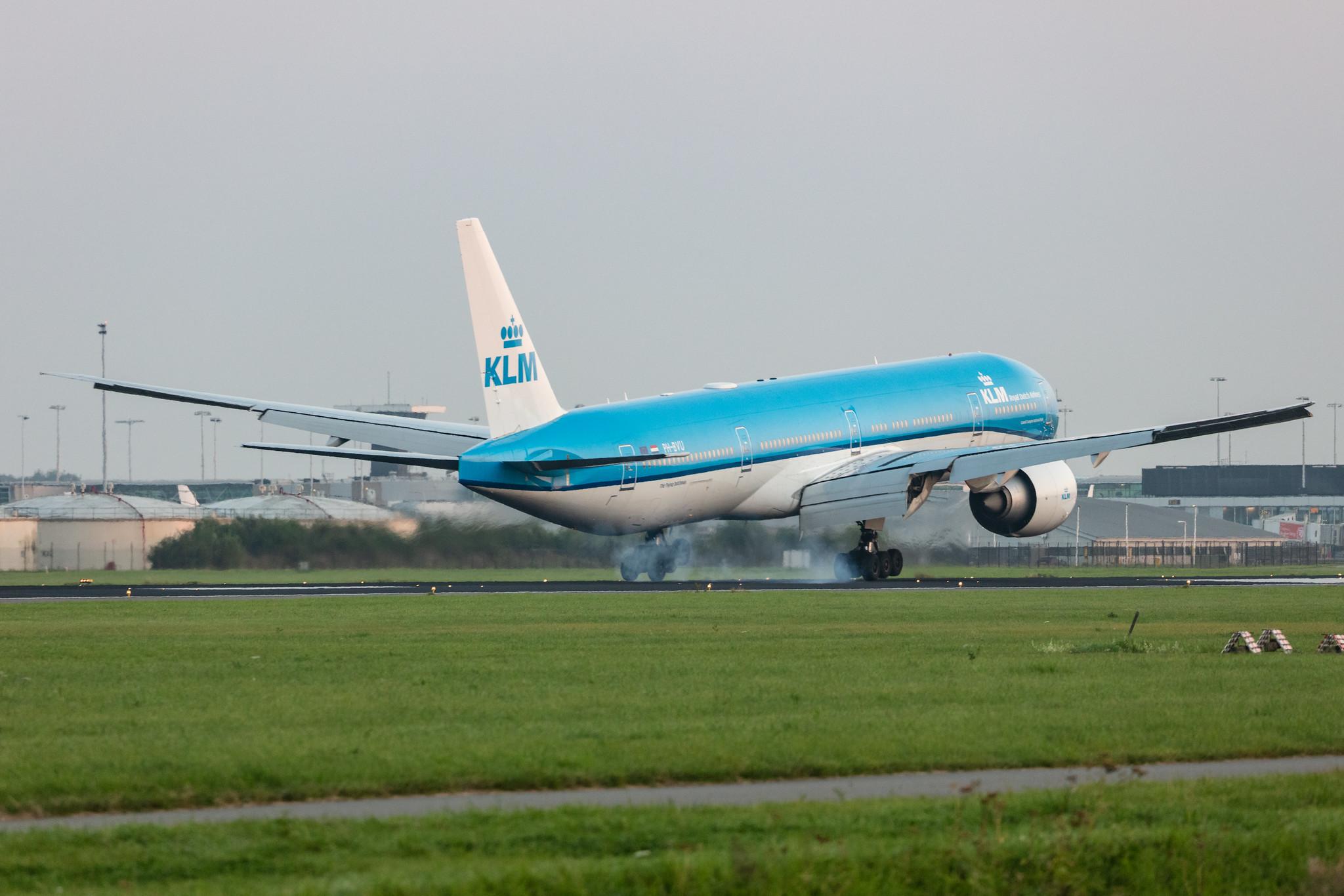 Amsterdam Schiphol: KLM (KL / KLM) |  Boeing 777-306(ER) B77W | PH-BVU | MSN 61702