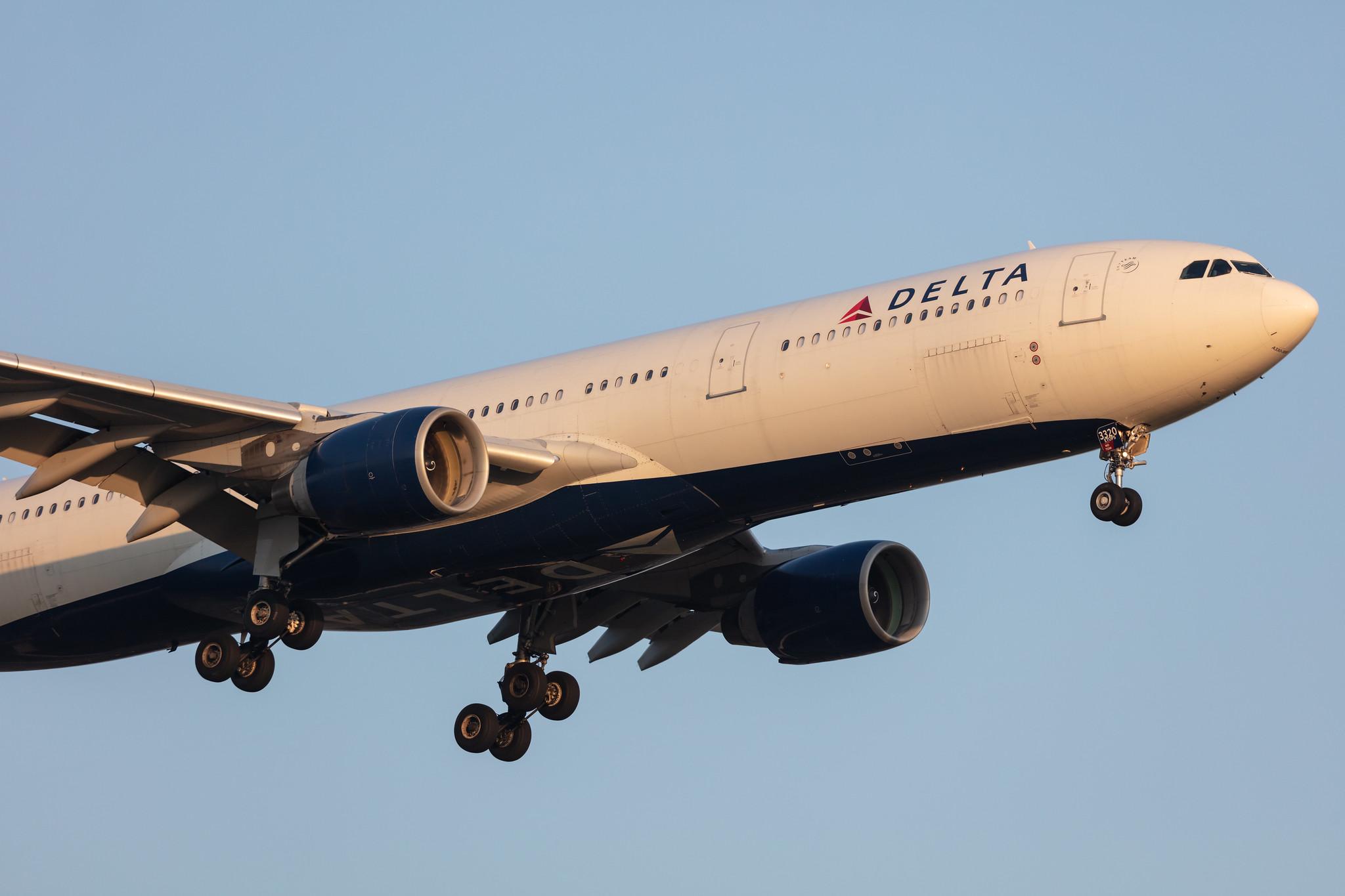 Amsterdam Schiphol: Delta Air Lines (DL / DAL) |  Airbus A330-323 A333 | N820NW | MSN 0859