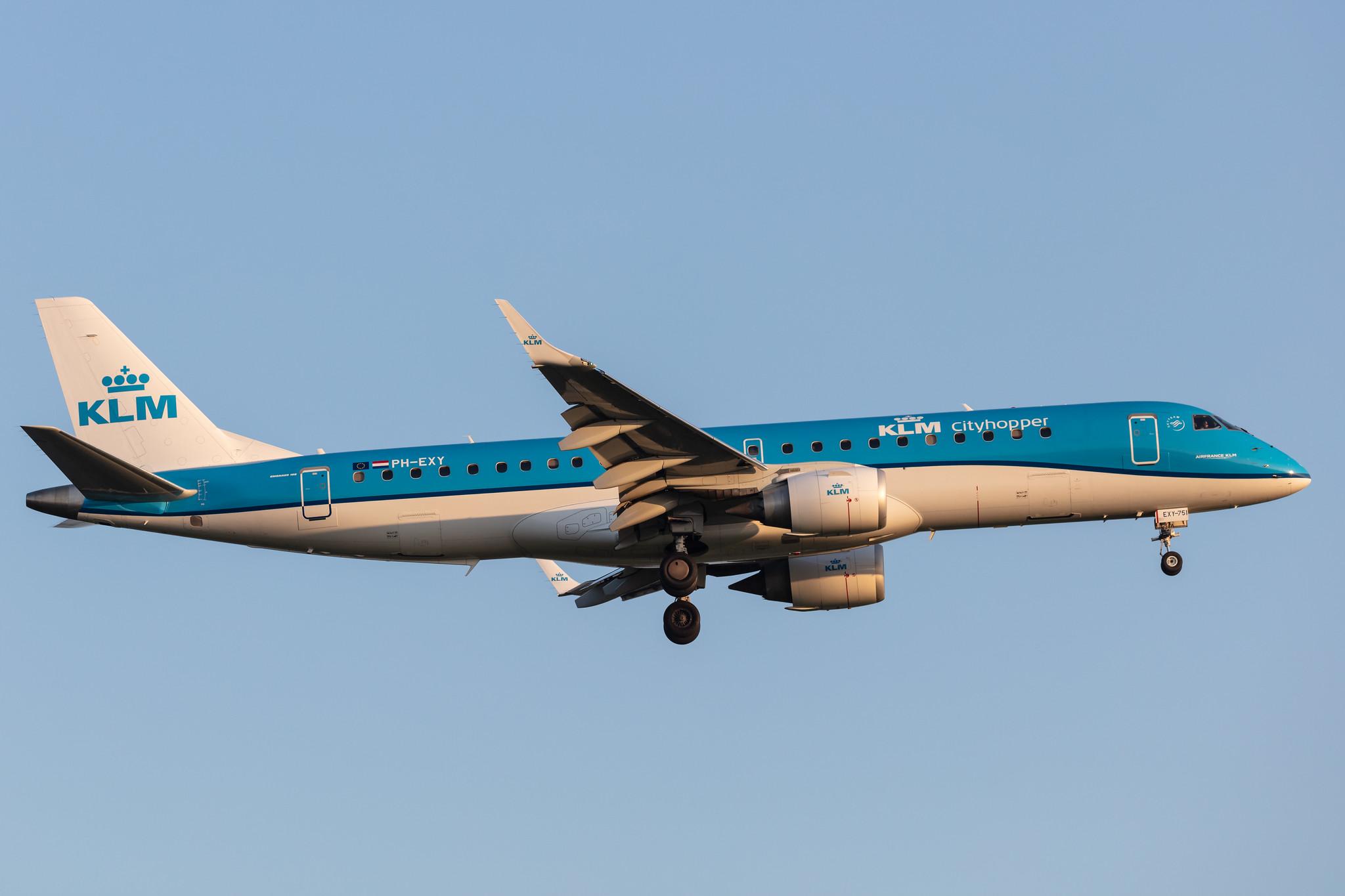 Amsterdam Schiphol: KLM (KL / KLM) | Operator: KLM Cityhopper |  Embraer E190STD E190 | PH-EXY | MSN 19000751