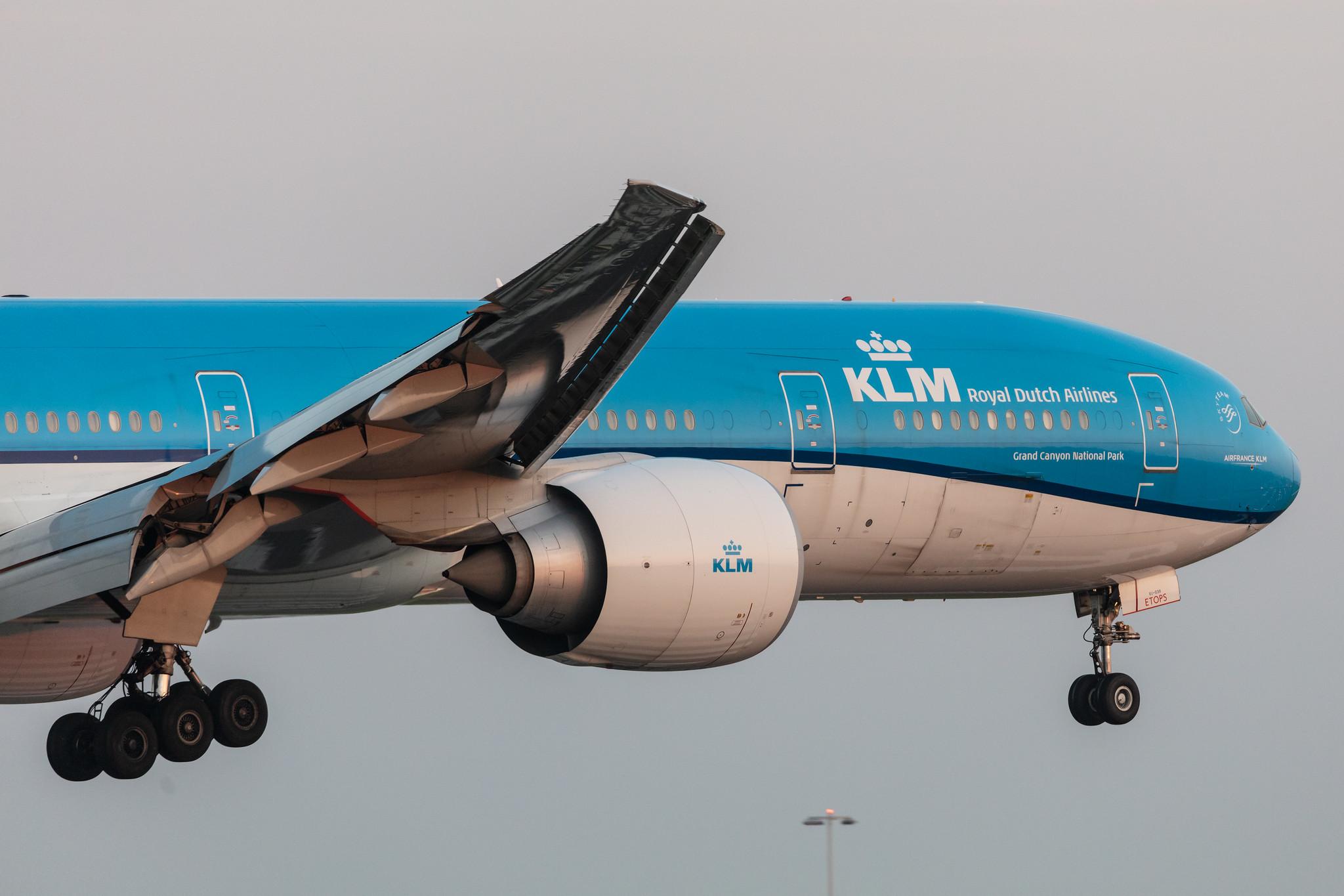 Amsterdam Schiphol: KLM (KL / KLM) |  Boeing 777-306(ER) B77W | PH-BVU | MSN 61702
