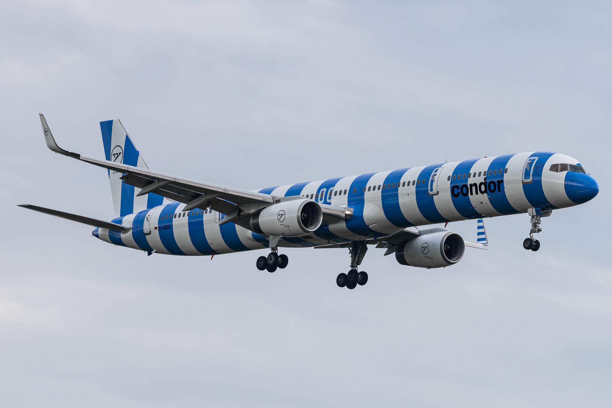 Hamburg Airport: Condor (DE / CFG) |  Boeing 757-330 B753 | D-ABOI | MSN 29018