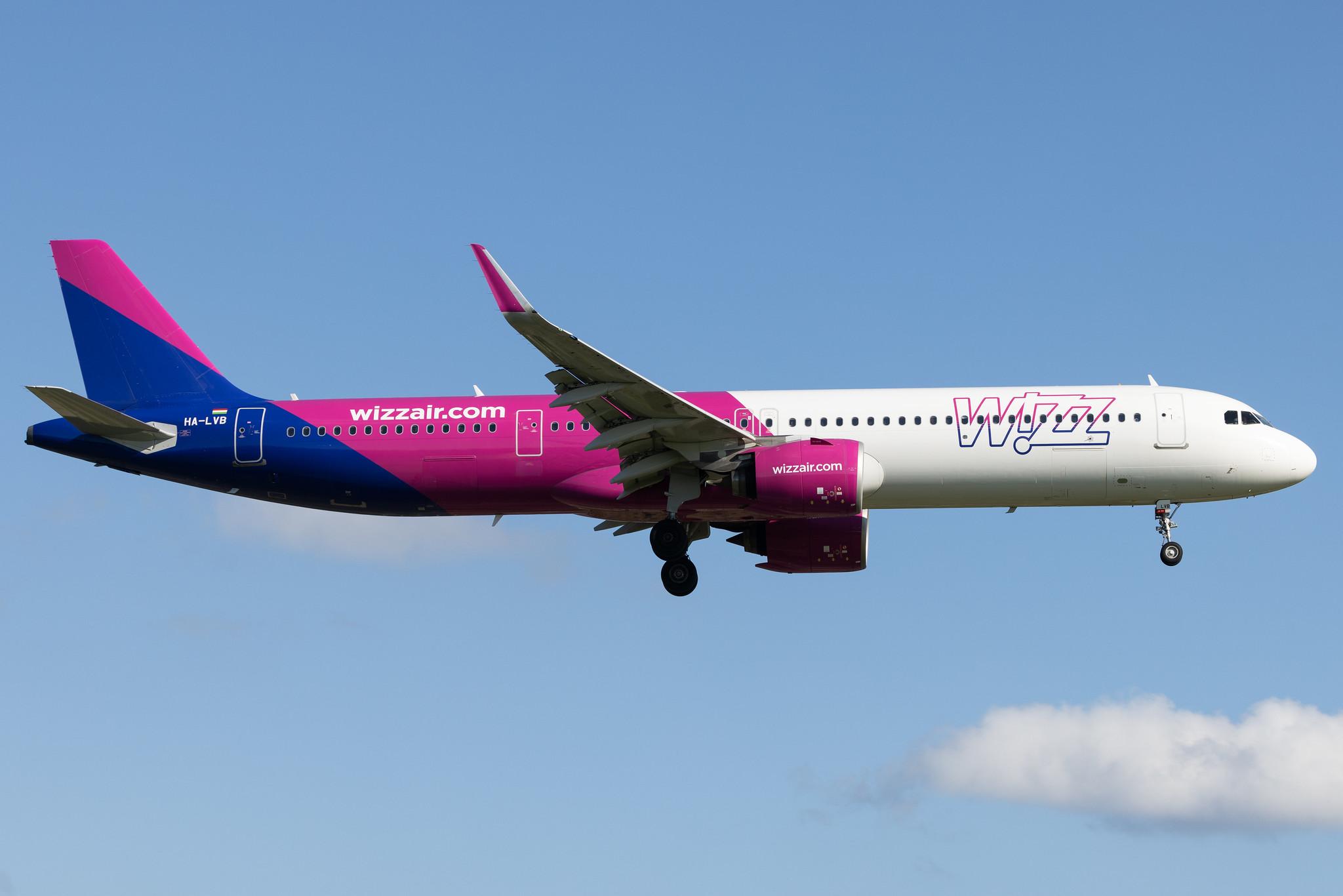 Hamburg Airport: Wizz Air (W6 / WZZ) |  Airbus A321-271NX A21N | HA-LVB | MSN 8735