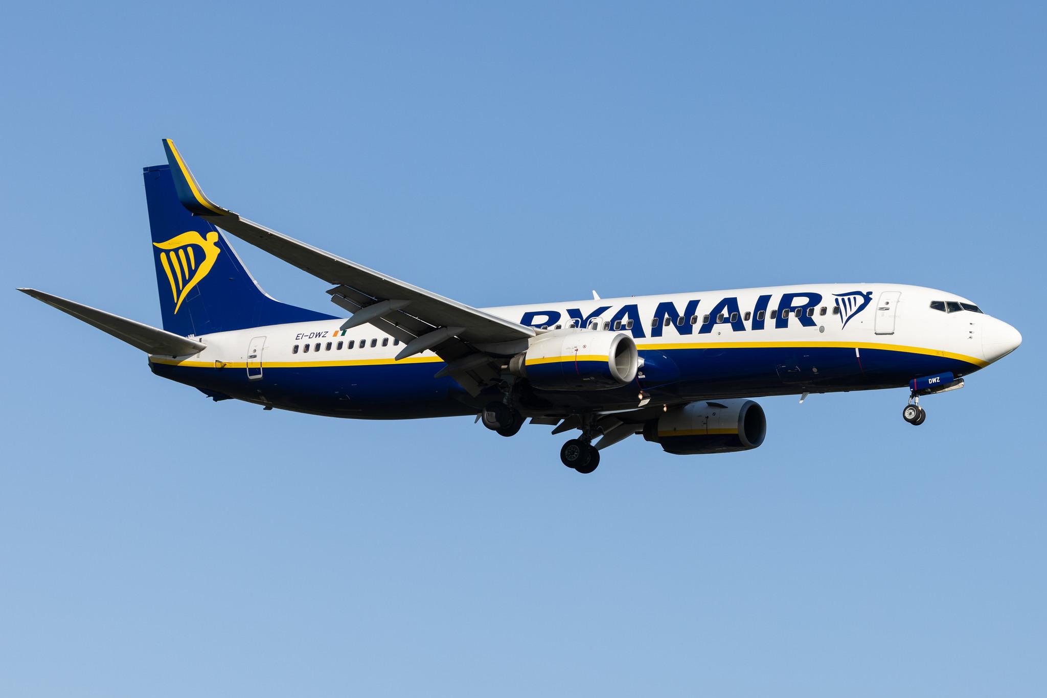Hamburg Airport: Ryanair (FR / RYR) |  Boeing 737-8AS B738 | EI-DWZ | MSN 33628