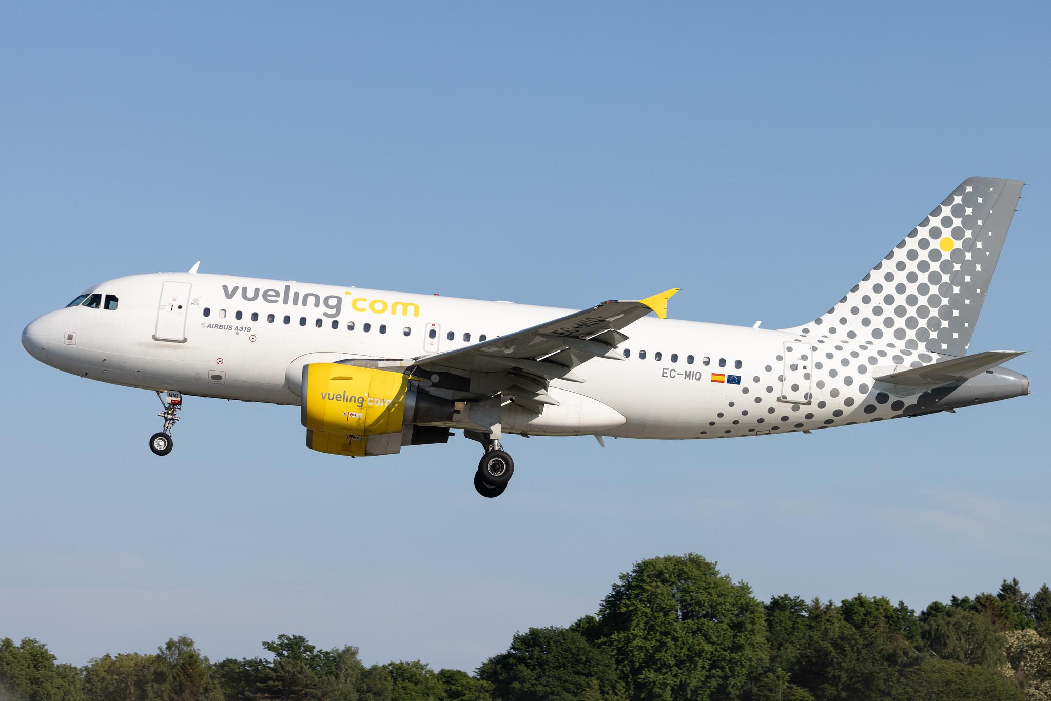 Hamburg Airport: Vueling (VY / VLG) |  Airbus A319-112 A319 | EC-MIQ | MSN 03169