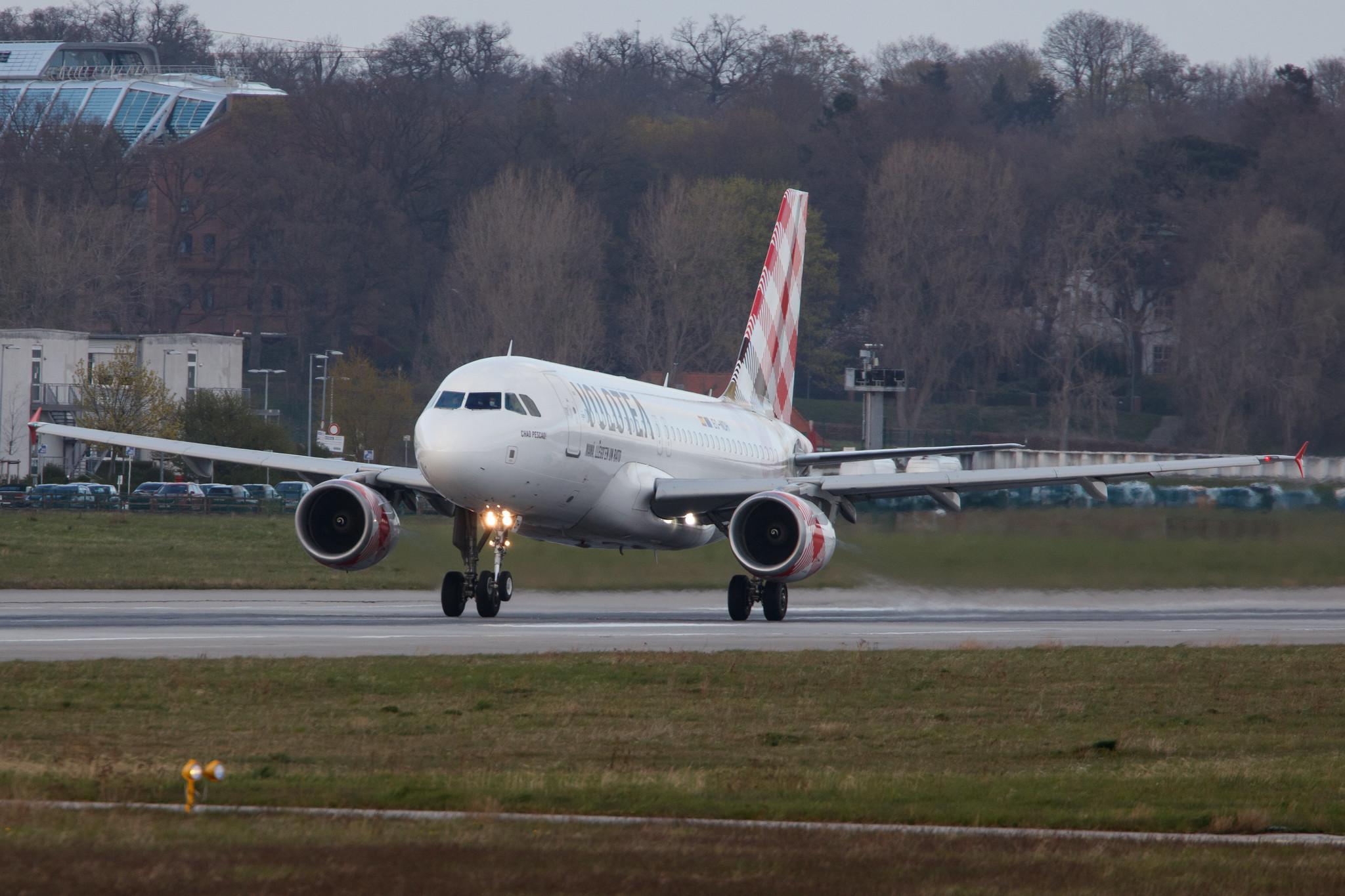 Hamburg Finkenwerder: Volotea (V7 / VOE) |  Airbus A319-111 A319 | EC-NDH | MSN 03403