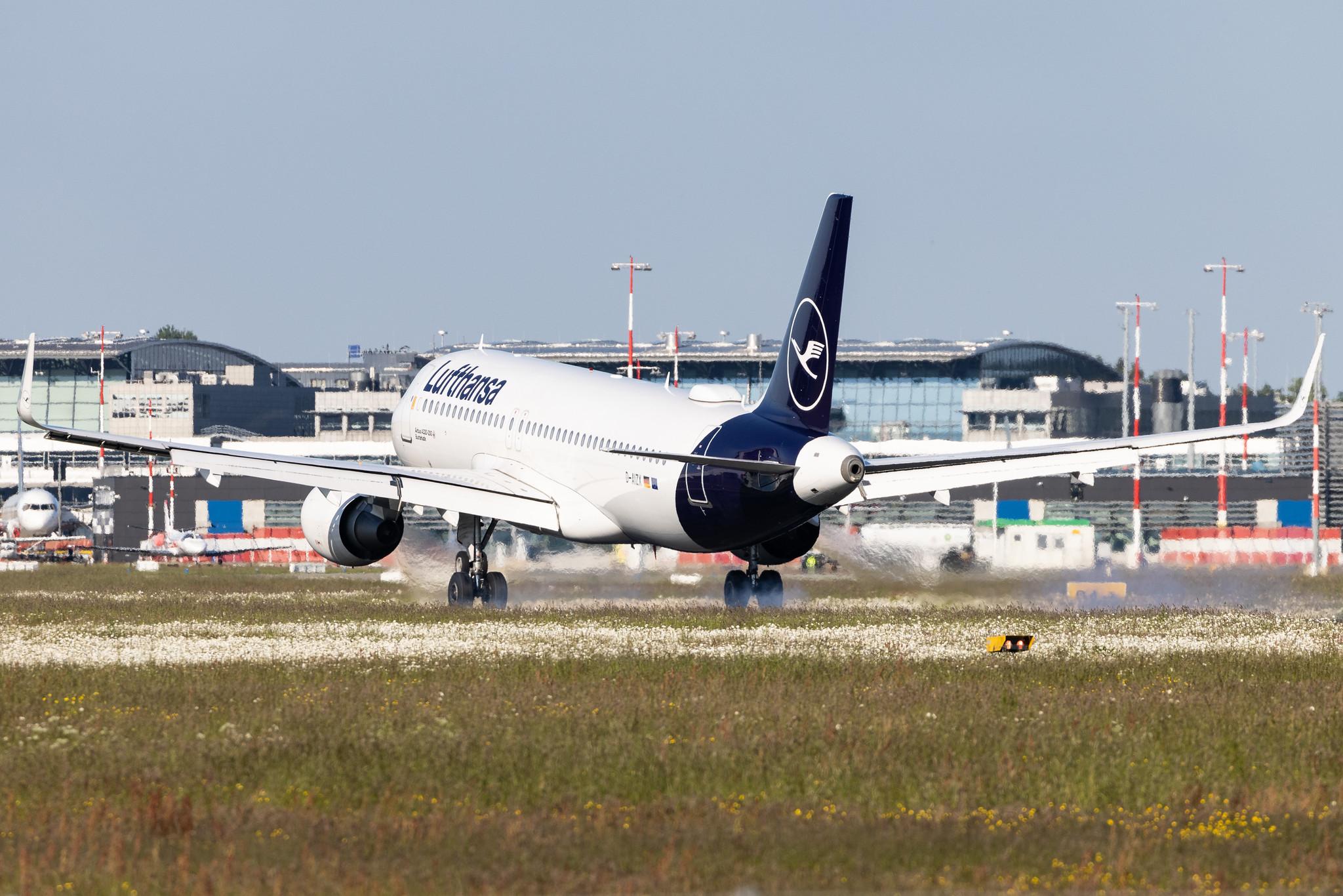 Hamburg Airport: Lufthansa (LH / DLH) |  Airbus A320-214 A320 | D-AIZX | MSN 5741