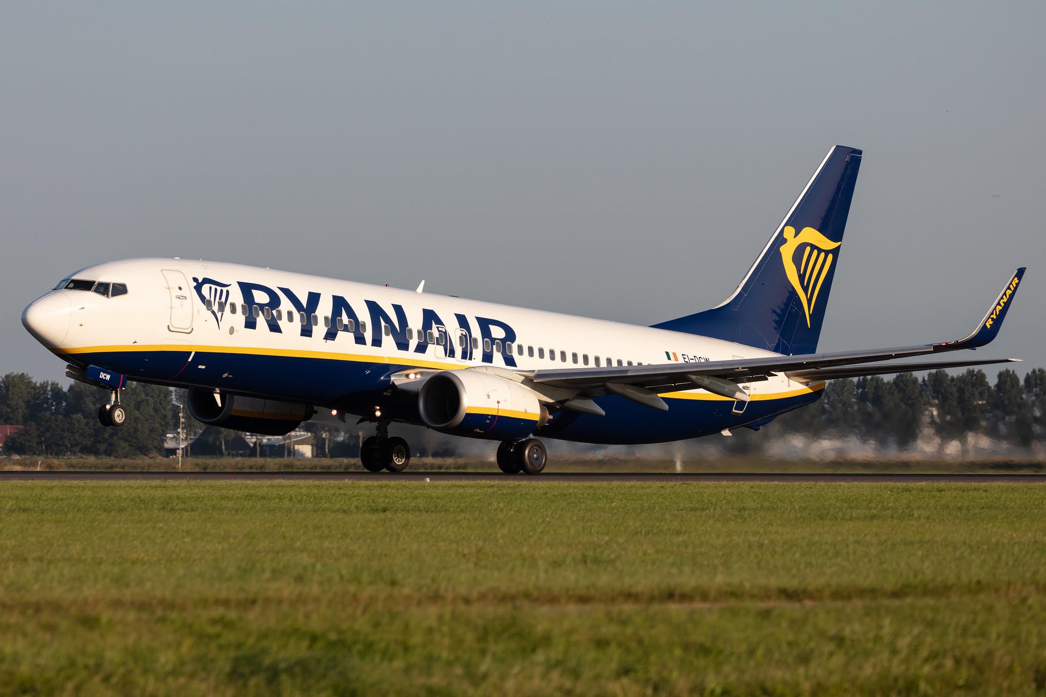 Amsterdam Schiphol: Ryanair (FR / RYR) |  Boeing 737-8AS B738 | EI-DCW | MSN 33568