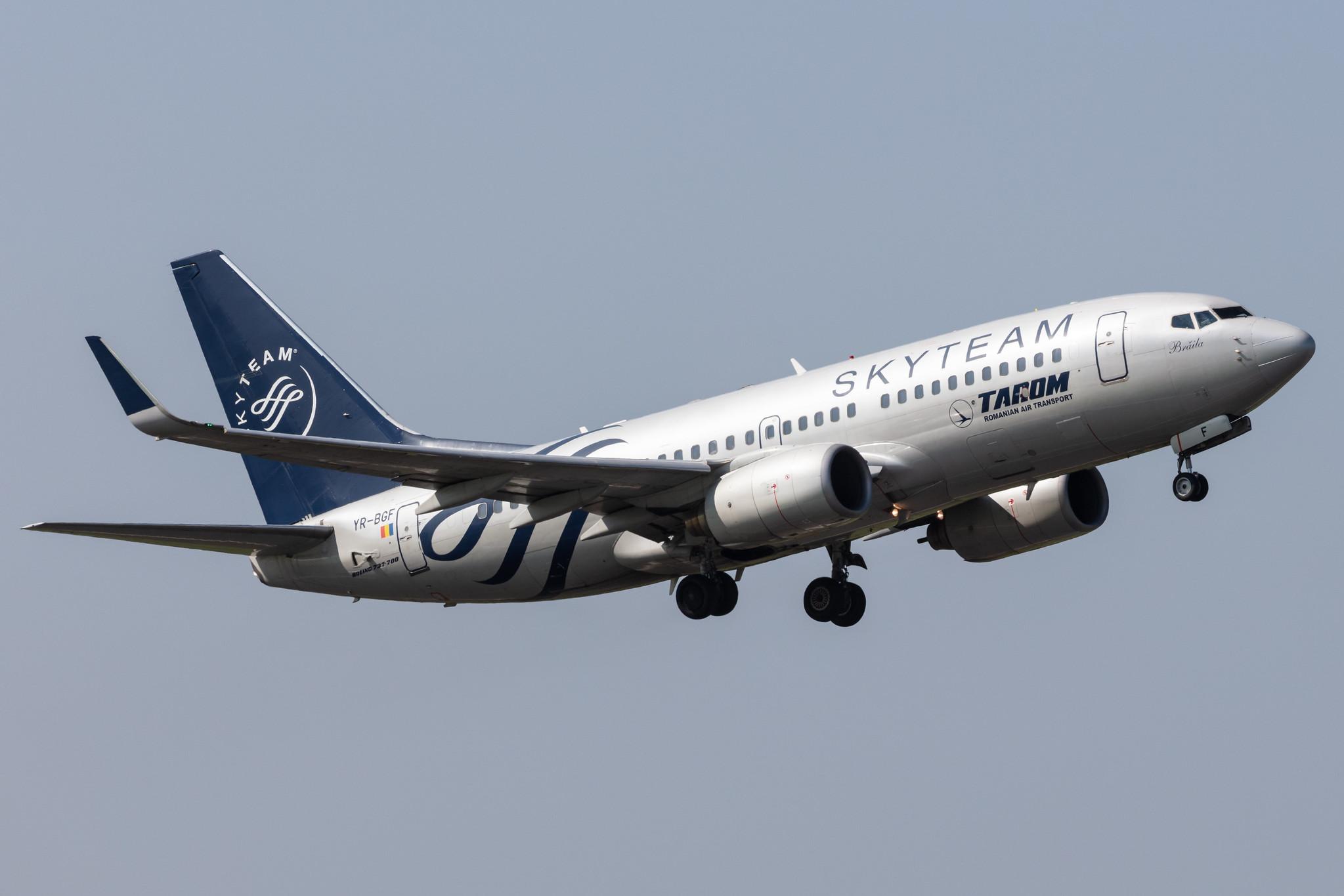 Amsterdam Schiphol: Tarom (RO / ROT) |  Livery: SkyTeam Livery |  Boeing 737-78J B737 | YR-BGF | MSN 28440