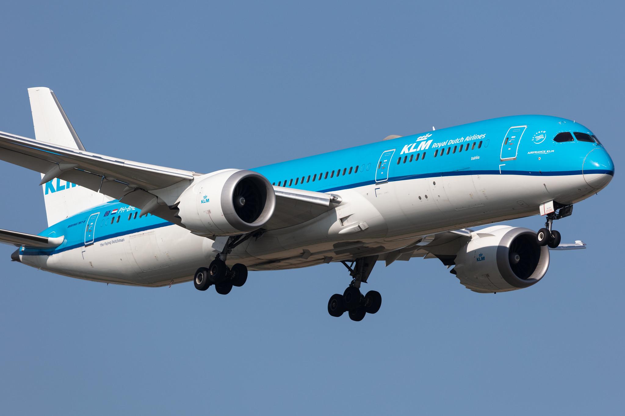 Amsterdam Schiphol: KLM (KL / KLM) | Operator: KLM Cityhopper |  Embraer E175STD E75L | PH-EXX | MSN 17000711