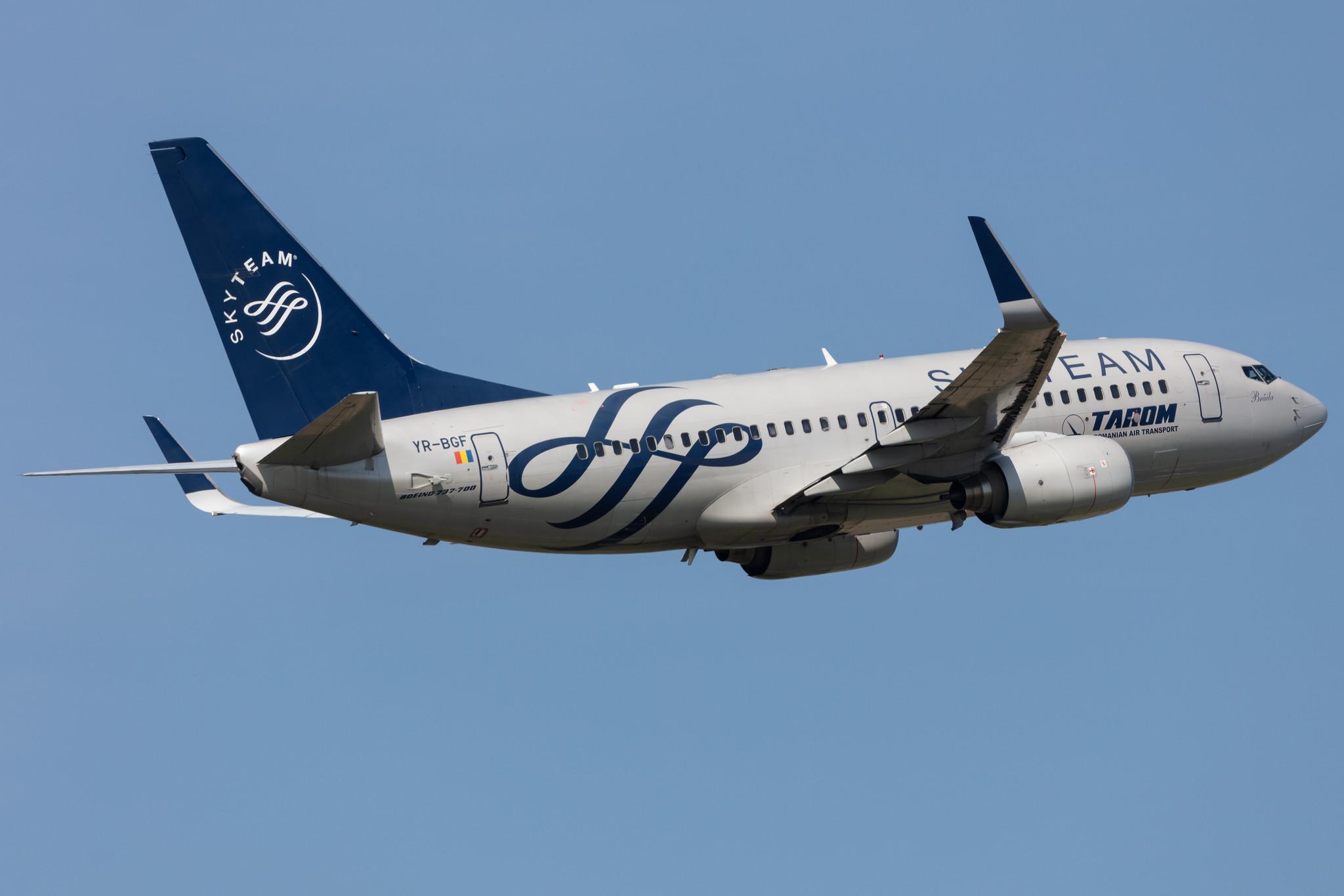 Amsterdam Schiphol: Tarom (RO / ROT) |  Livery: SkyTeam Livery |  Boeing 737-78J B737 | YR-BGF | MSN 28440