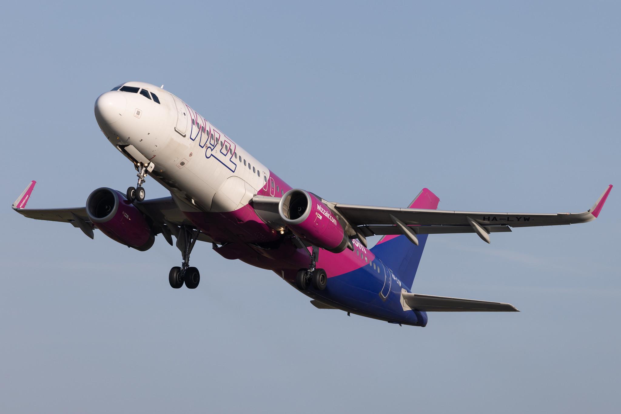 Hamburg Airport: Wizz Air (W6 / WZZ) |  Airbus A320-232 A320 | HA-LYW | MSN 7695