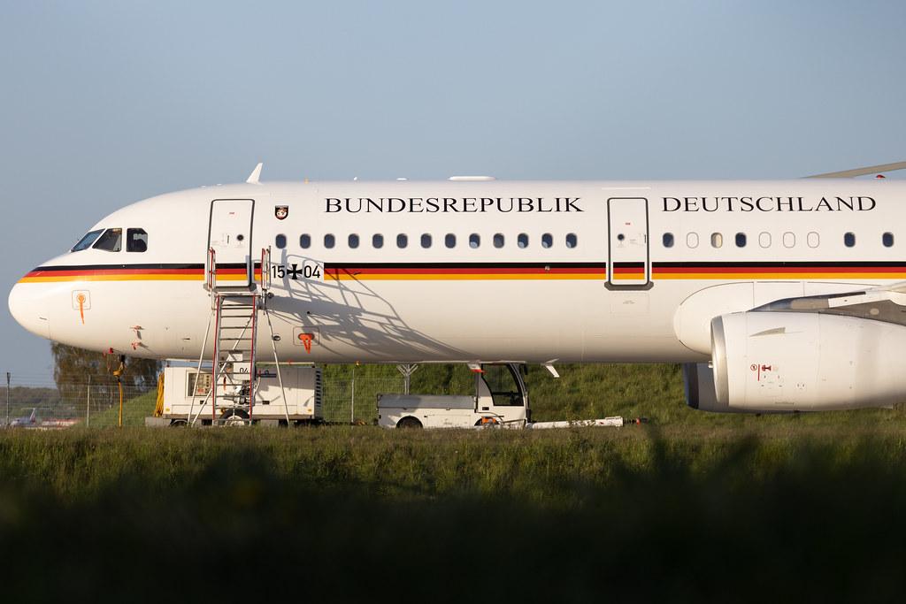 Hamburg Airport: German Air Force (/ GAF) |  Airbus A321-231 A321 | 15+04 | MSN 1214