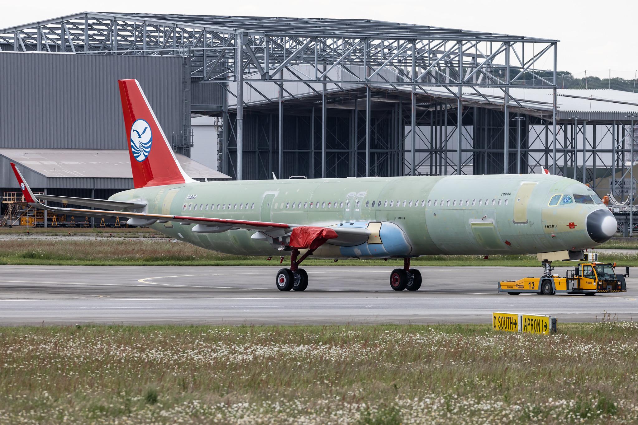 Hamburg Finkenwerder: Sichuan Airlines (3U / CSC) |  Airbus A321-271NX A21N | D- | MSN 10880