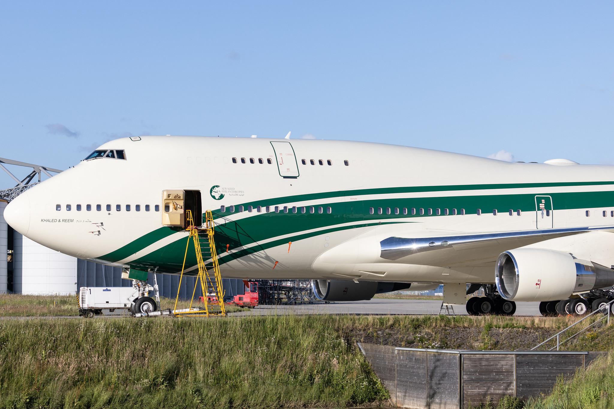 Hamburg Airport: Kingdom Holding |  Boeing 747-4J6 B744 | HZ-WBT7 | MSN 25880