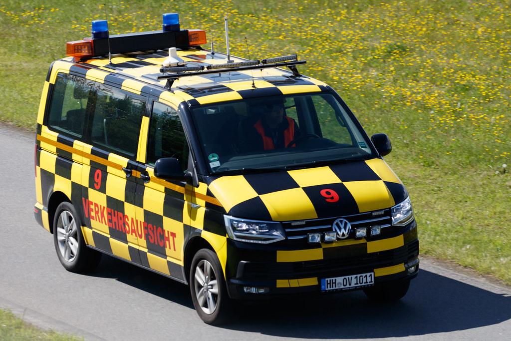 Hamburg Airport: Verkehrsaufsicht 9 / Follow Me