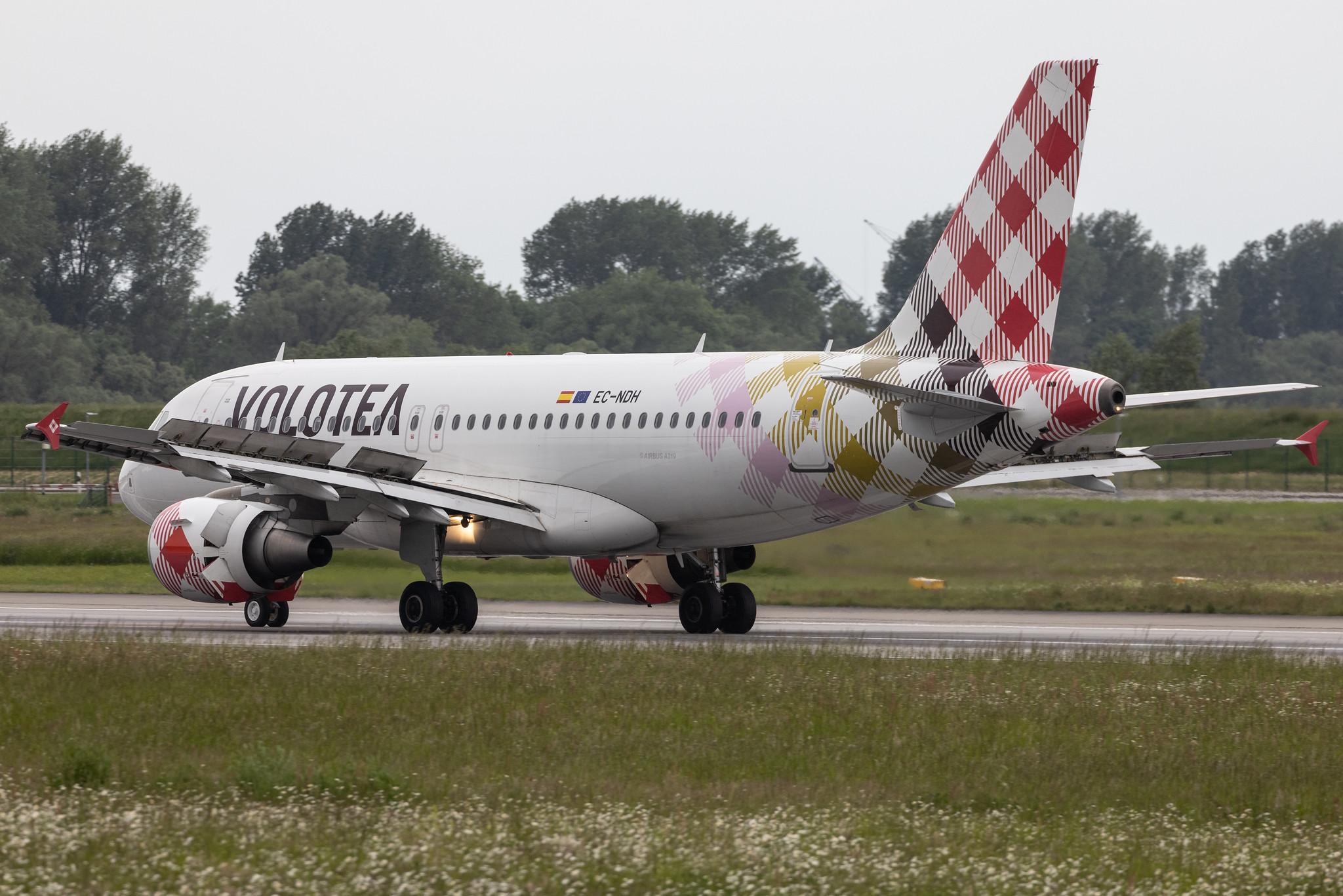 Hamburg Finkenwerder: Volotea (V7 / VOE) |  Airbus A319-111 A319 | EC-NDH | MSN 03403
