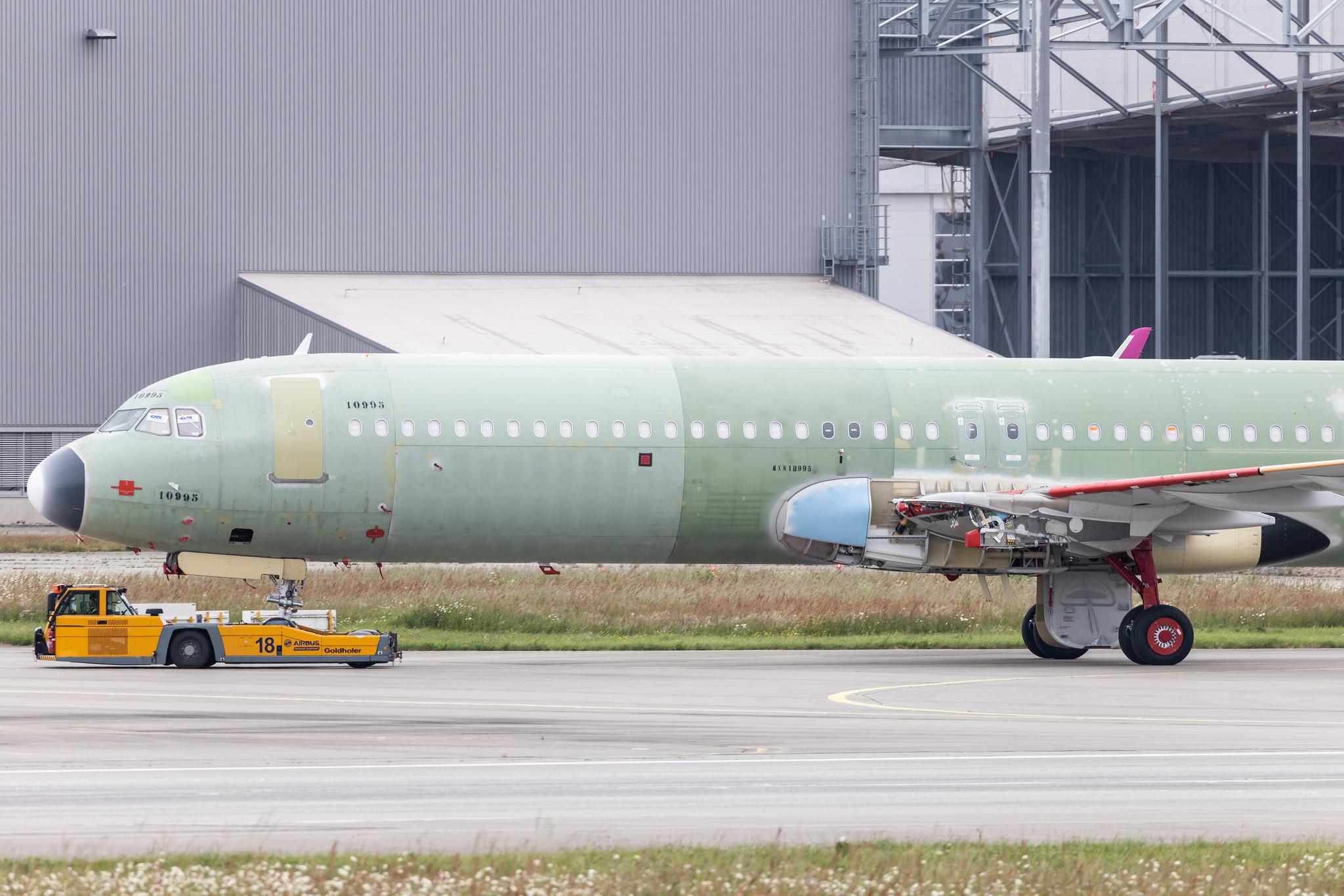 Hamburg Finkenwerder: Wizz Air (W6 / WZZ) |  Airbus A321-271NX A21N | D- | MSN 10995