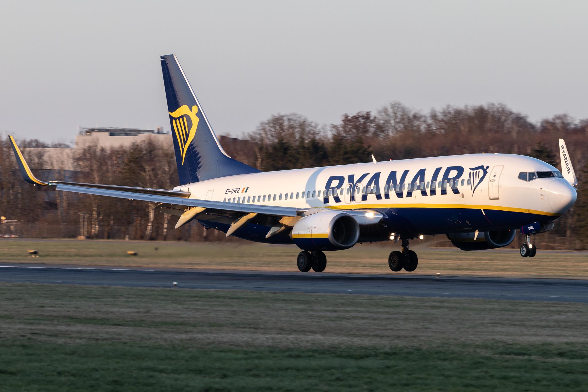 Hamburg Airport: Ryanair (FR / RYR) |  Boeing 737-8AS B738 | EI-DWZ | MSN 33628