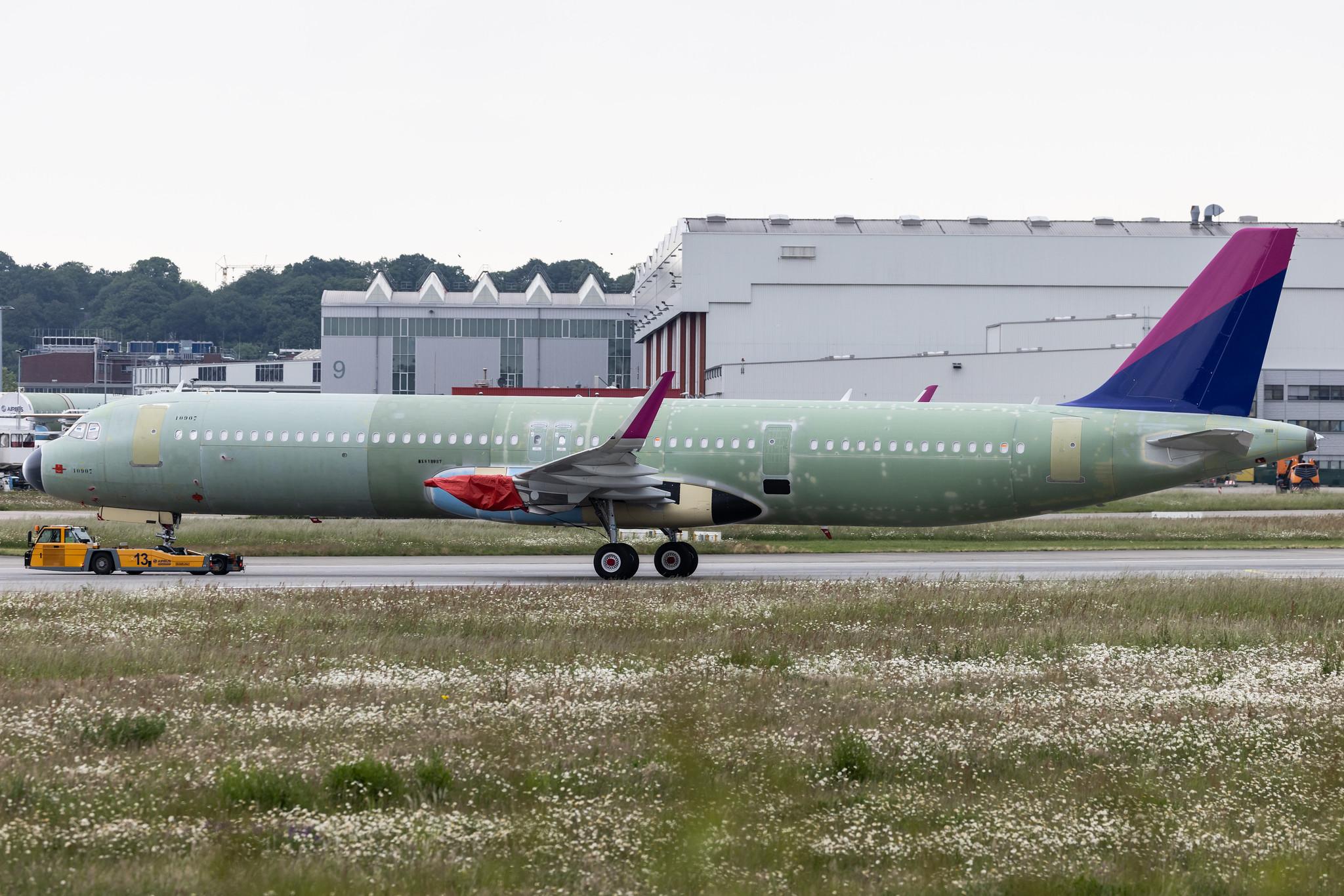 Hamburg Finkenwerder: Wizz Air (W6 / WZZ) |  Airbus A321-271NX A21N | D- | MSN 10907