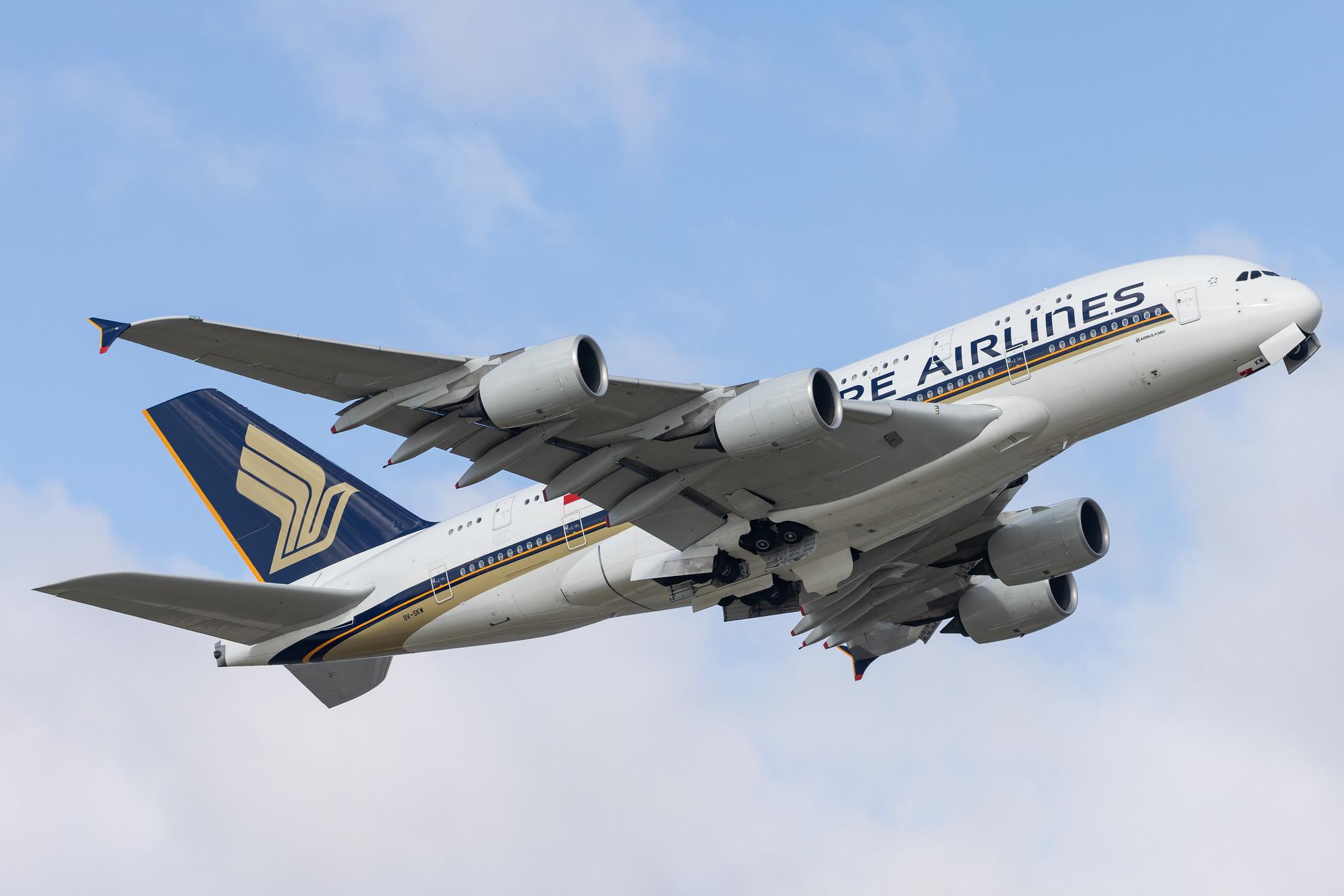 London Heathrow: Singapore Airlines (SQ / SIA) |  Airbus A380-841 A388 | 9V-SKW | MSN 251