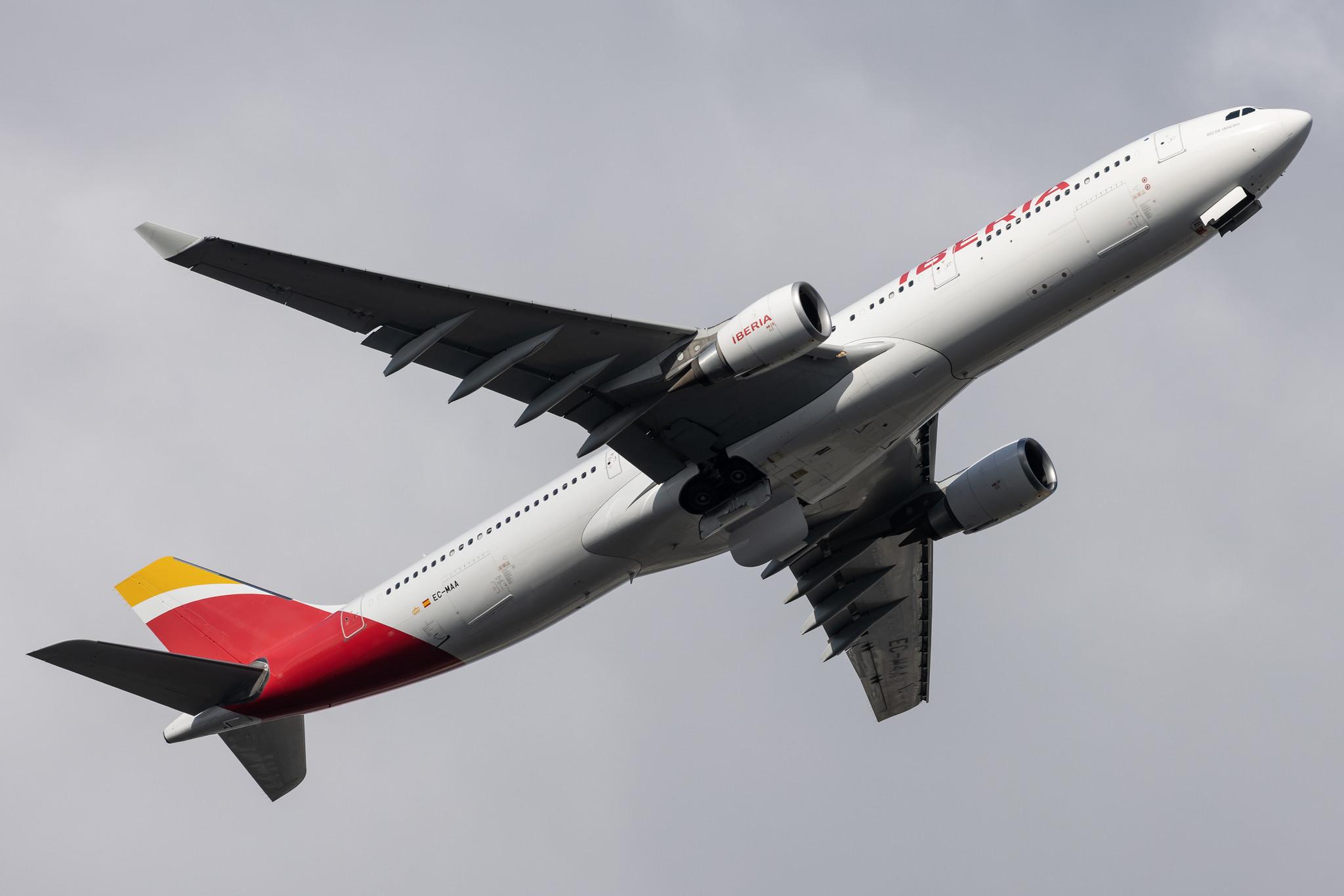 London Heathrow: Iberia (IB / IBE) |  Airbus A330-302 A333 | EC-MAA | MSN 1515