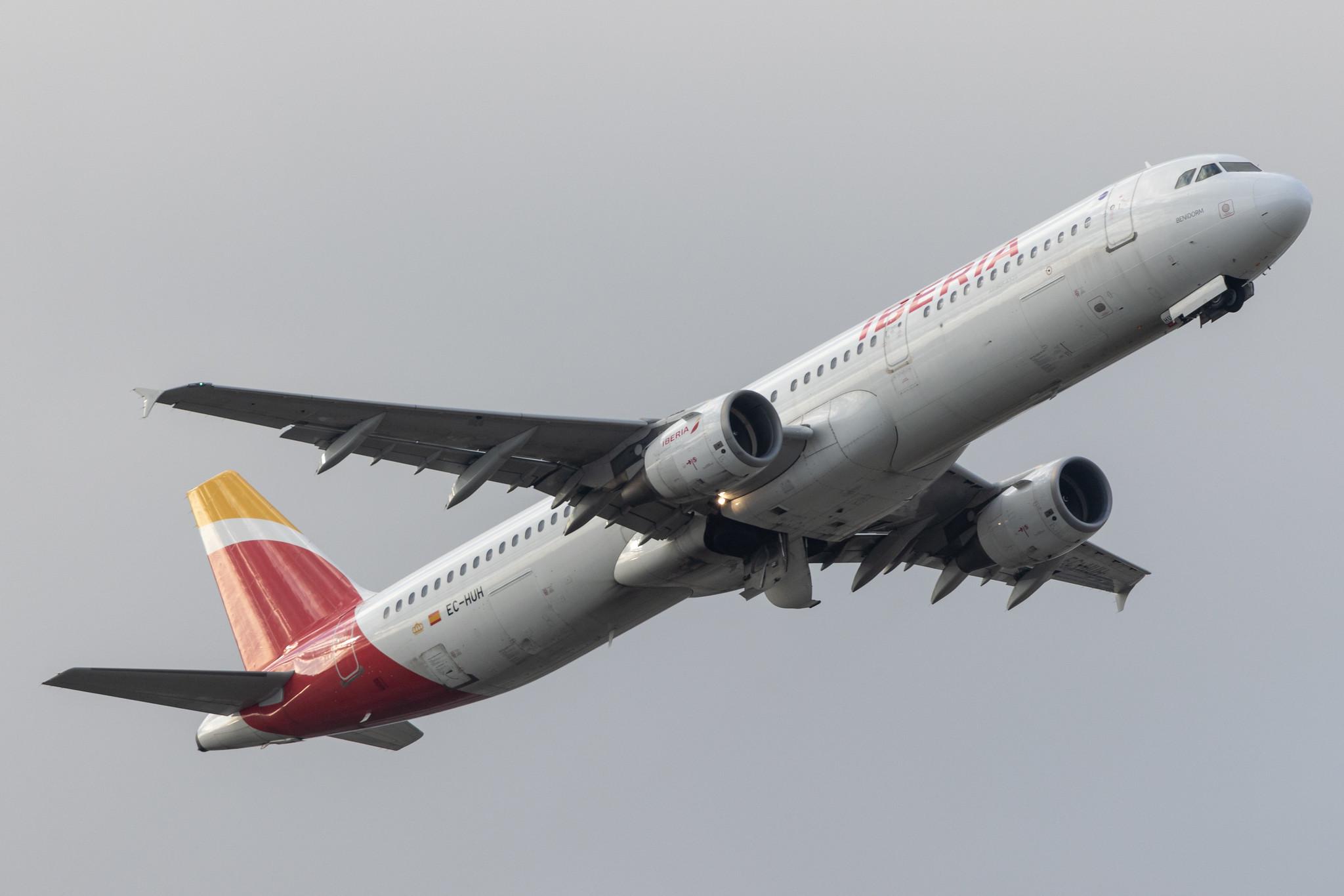 London Heathrow: Iberia (IB / IBE) |  Airbus A321-212 A321 | EC-HUH | MSN 1021