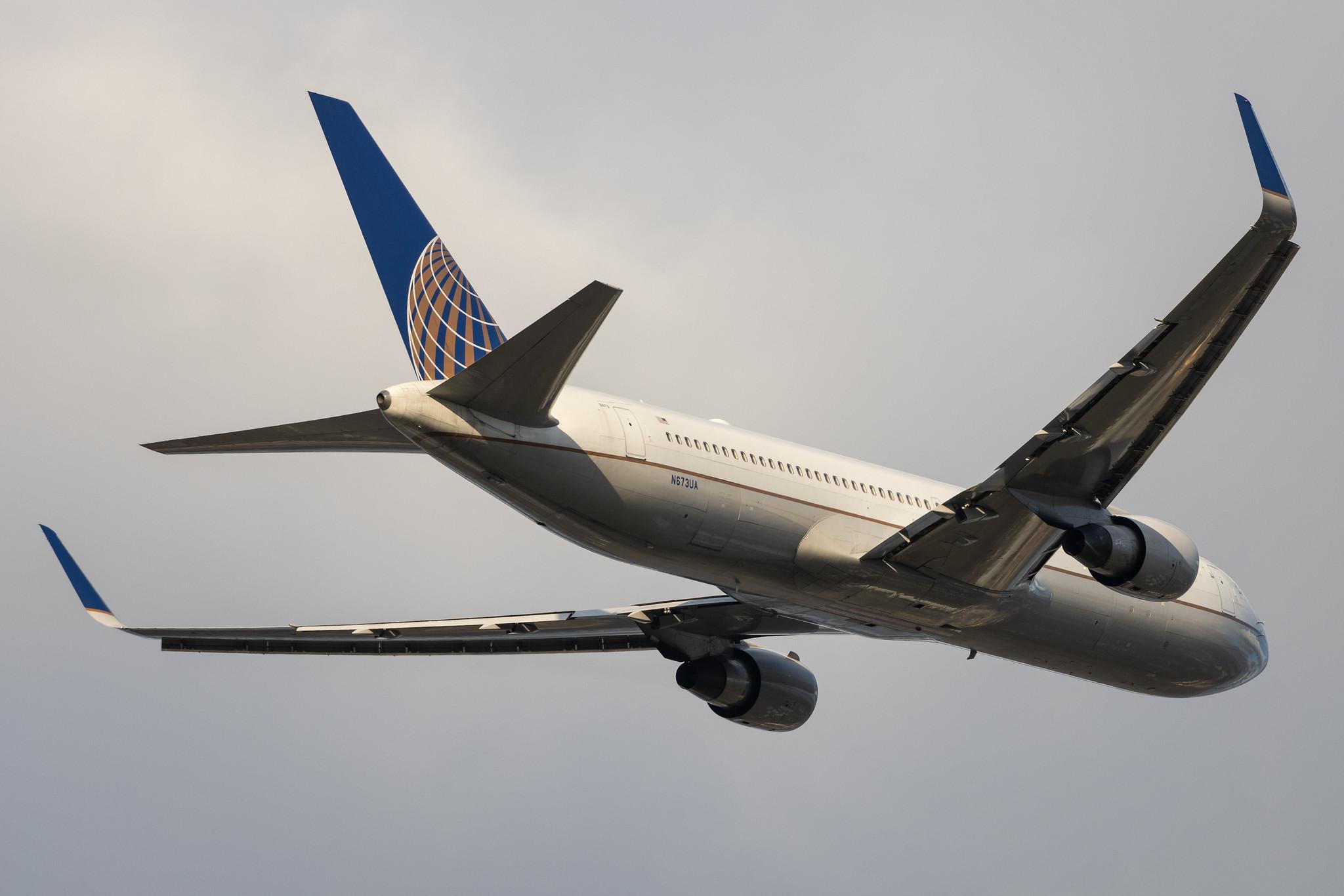 London Heathrow: United Airlines (UA / UAL) |  Boeing 767-322(ER) B763 | N673UA | MSN 29241