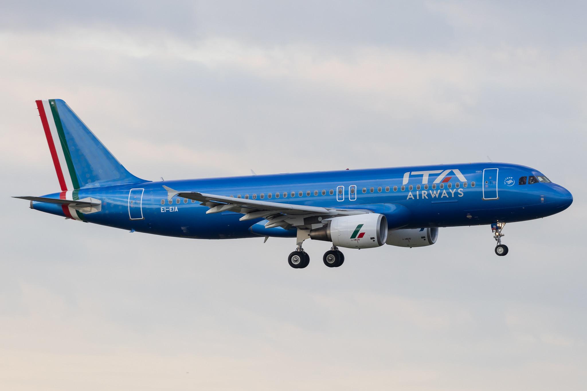 London Heathrow: ITA Airways (AZ / ITY) | Operator: Italia Trasporto Aereo |  Airbus A320-216 A320 | EI-EIA | MSN 04195